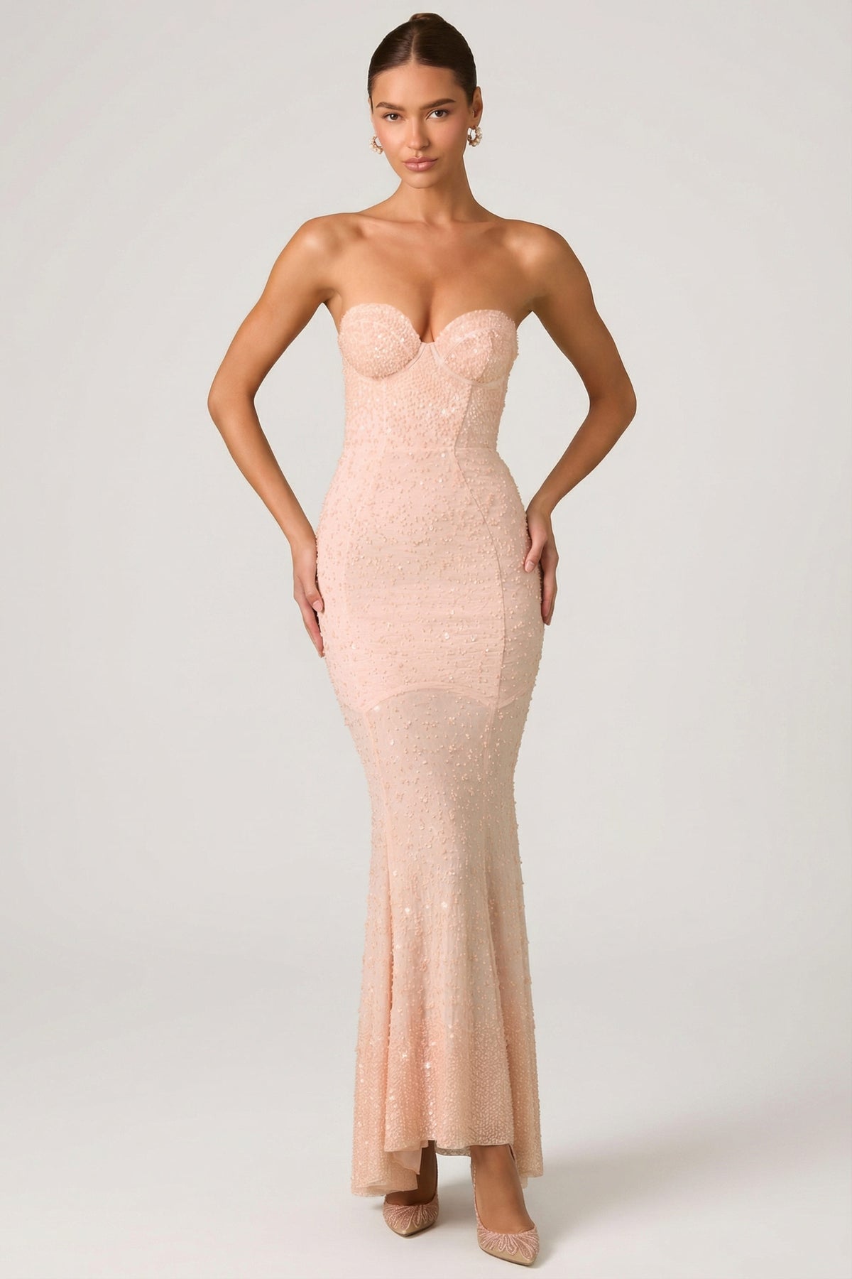 ⁣⁢Verziertes Fishtail-Abendkleid mit Herzausschnitt in Altrosa⁤⁣