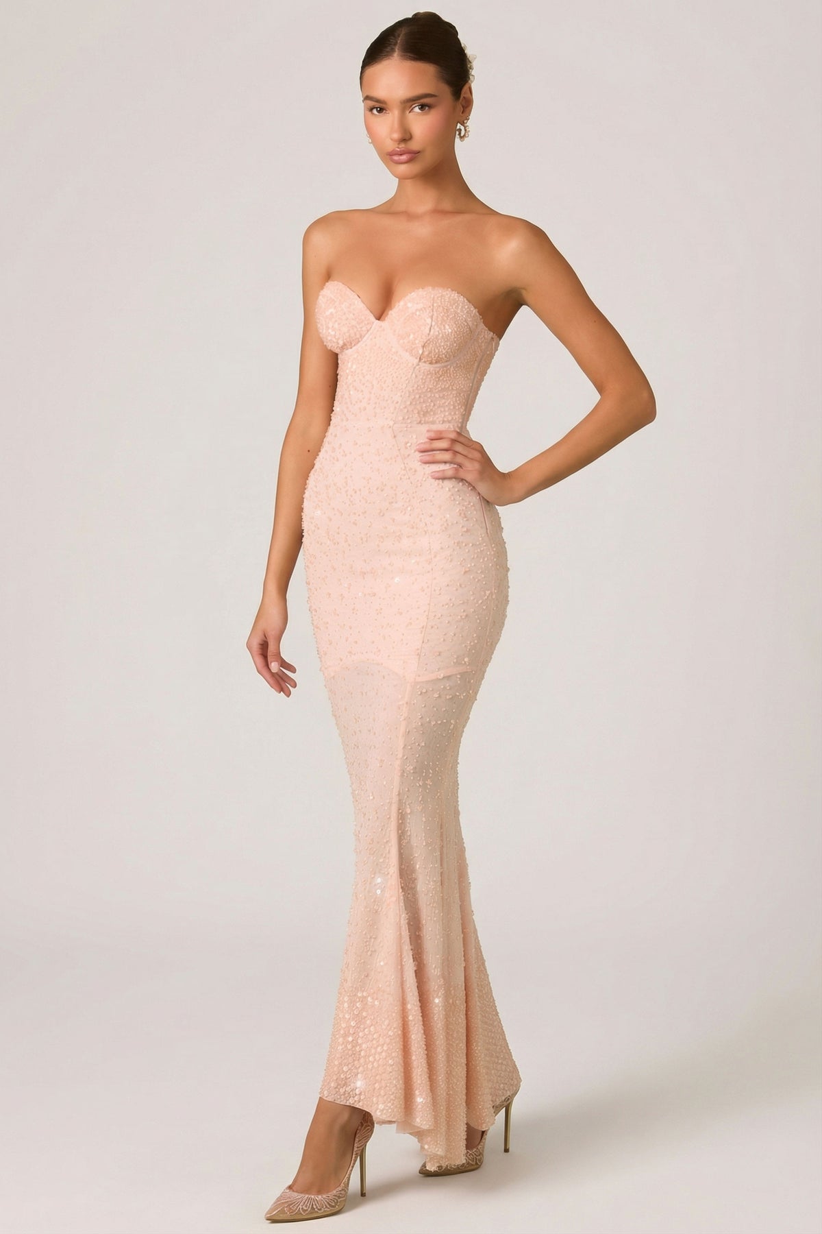 ⁣⁢Verziertes Fishtail-Abendkleid mit Herzausschnitt in Altrosa⁤⁣
