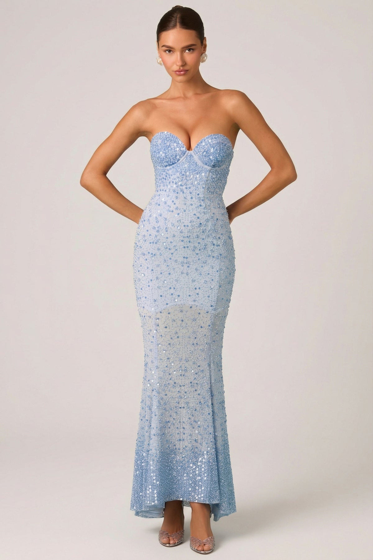 ⁣⁢Verziertes Fishtail-Abendkleid mit Herzausschnitt in Himmelblau⁤⁣