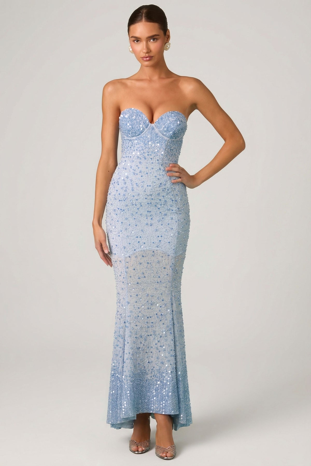⁣⁢Verziertes Fishtail-Abendkleid mit Herzausschnitt in Himmelblau⁤⁣