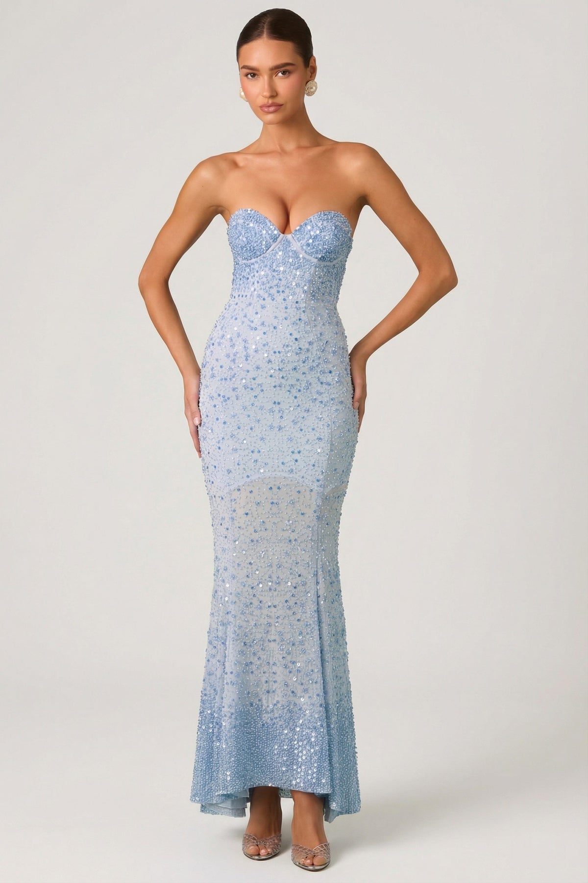 ⁣⁢Verziertes Fishtail-Abendkleid mit Herzausschnitt in Himmelblau⁤⁣