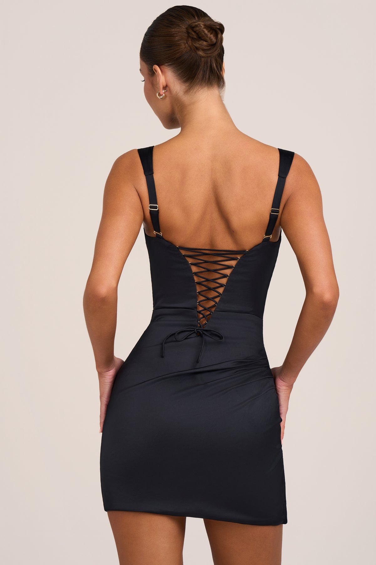 ⁣⁢Satin-Minikleid in Schwarz⁤⁣ - 2