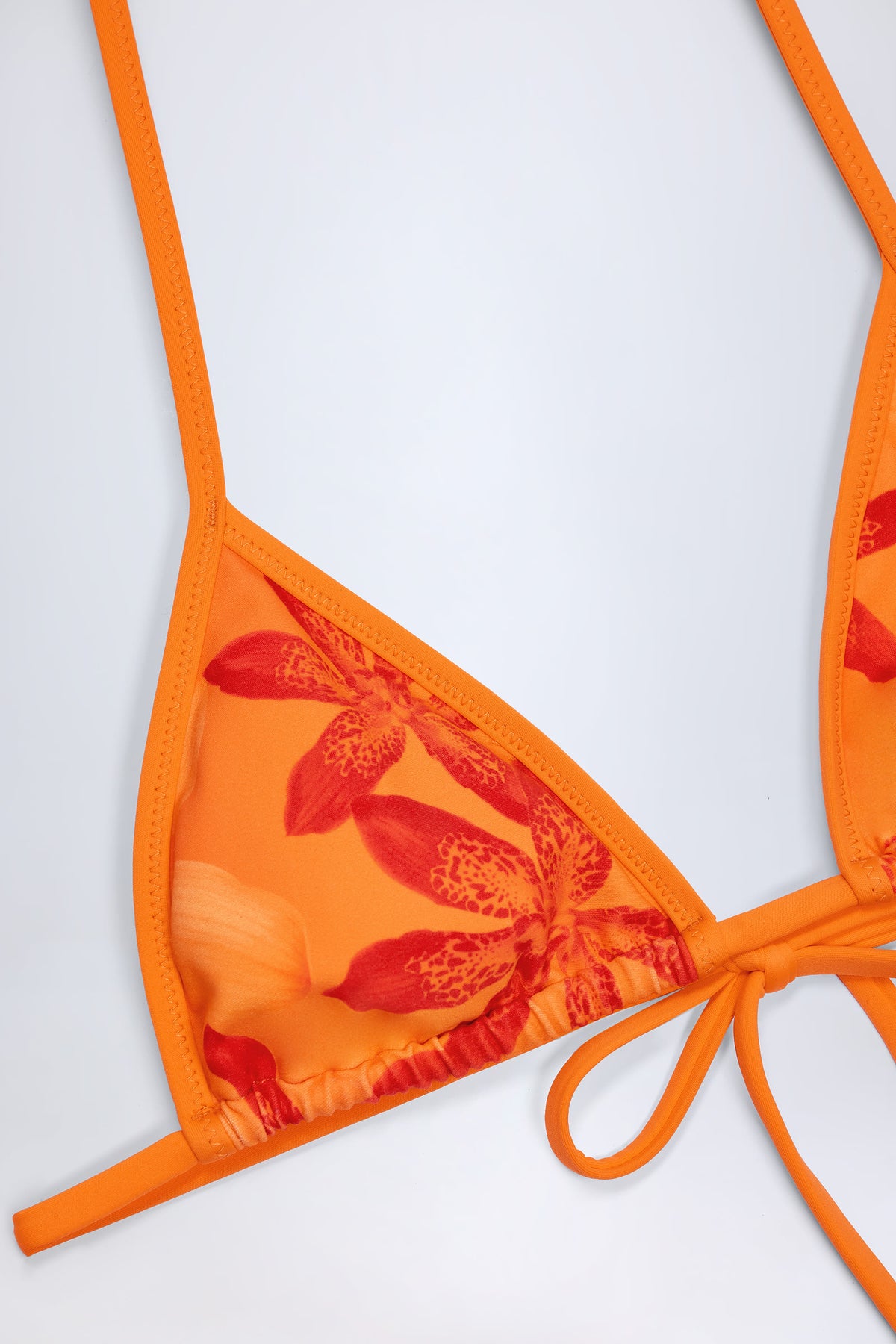 ⁣⁢Triangel-Bikinioberteil im Orange-Orchideen-Print⁤⁣