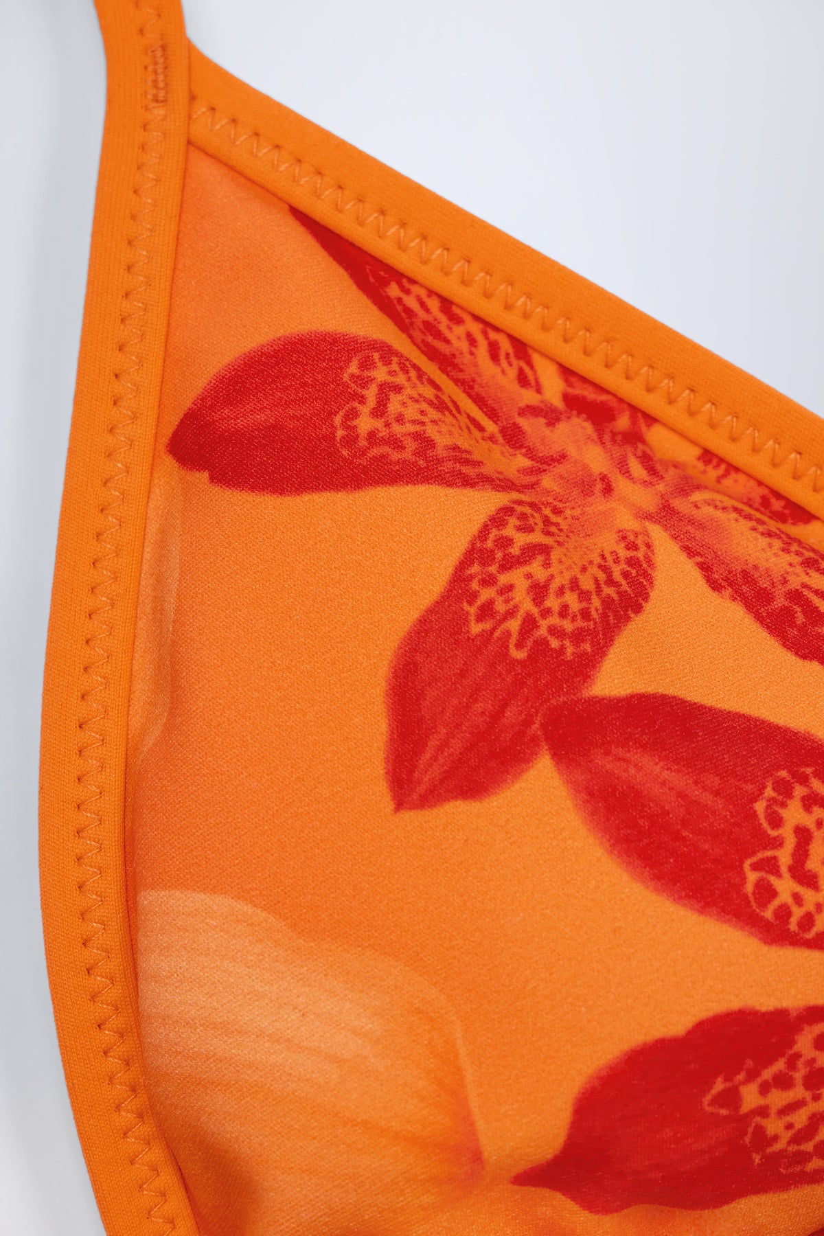 ⁣⁢Triangel-Bikinioberteil im Orange-Orchideen-Print⁤⁣