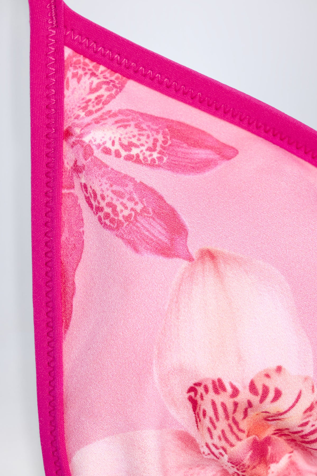 ⁣⁢Triangel-Bikinioberteil im rosa Orchideenmuster⁤⁣