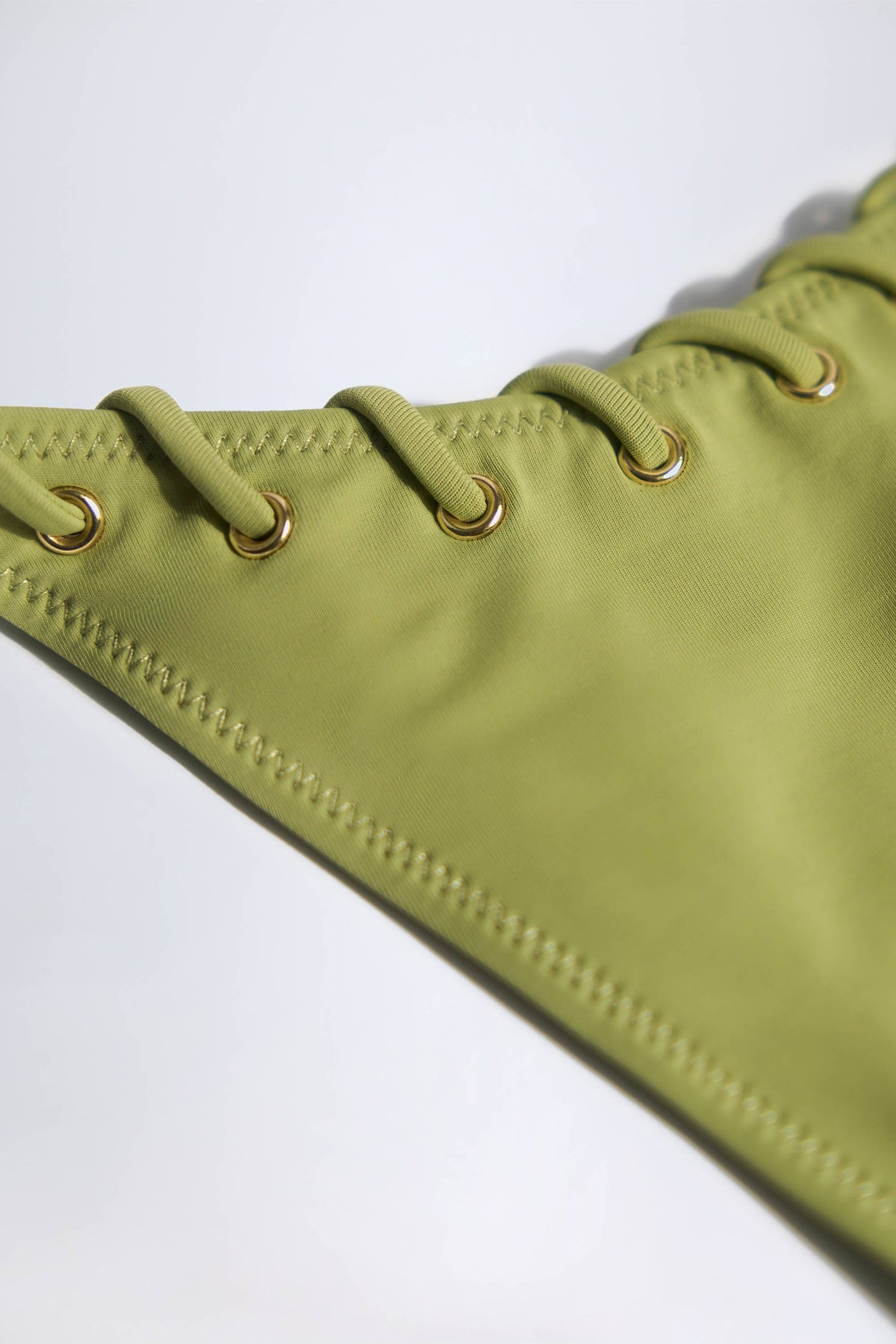 ⁣⁢Tanga-Bikinihose mit Kordelzug in Olivgrün⁤⁣