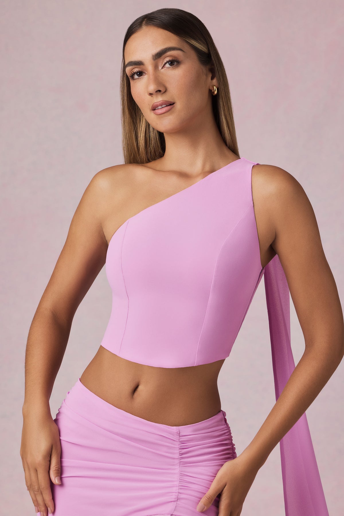⁣⁢One-Shoulder-Oberteil mit Schal-Detail im rosa Orchideenmuster⁤⁣