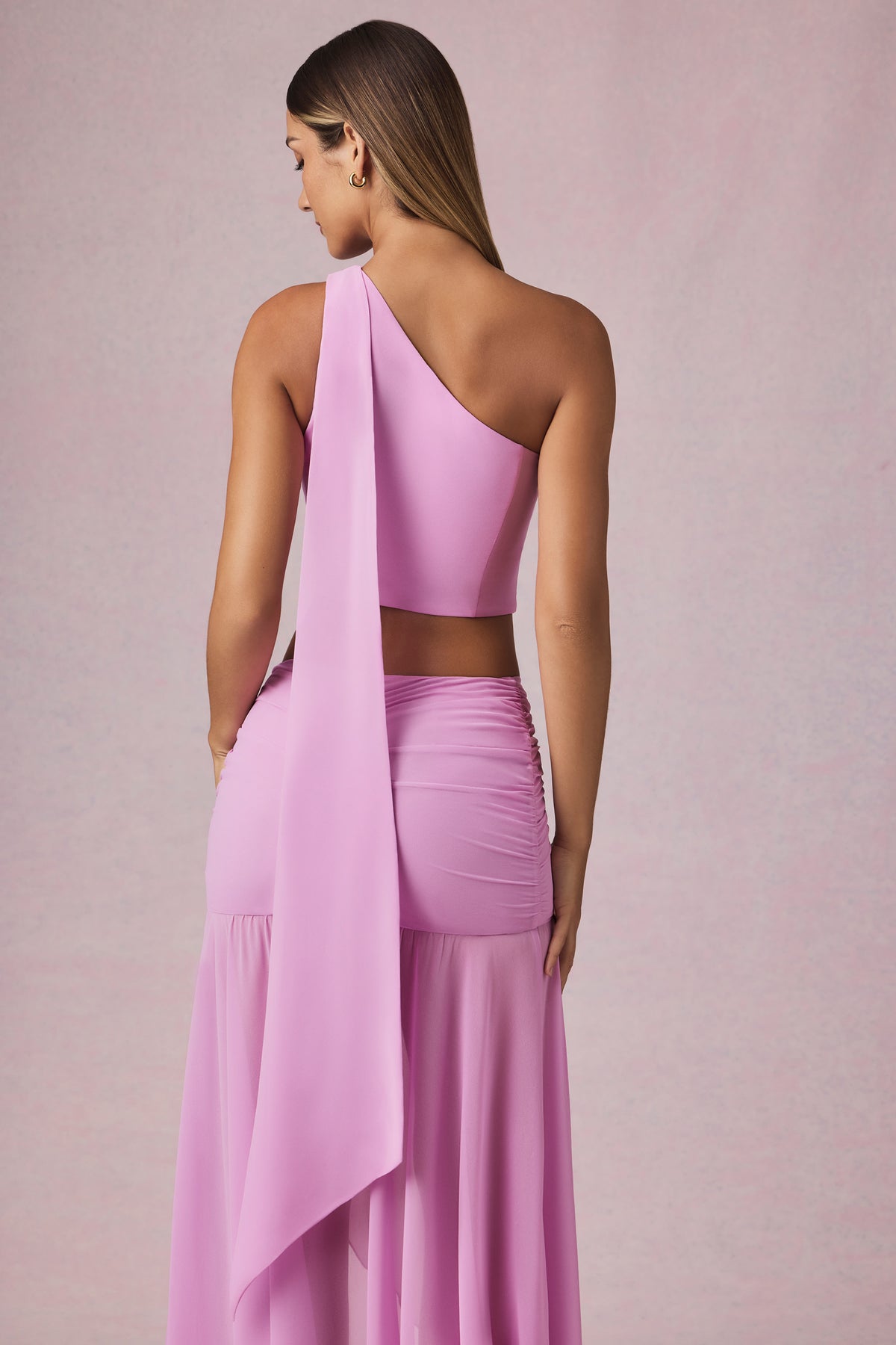 ⁣⁢One-Shoulder-Oberteil mit Schal-Detail im rosa Orchideenmuster⁤⁣