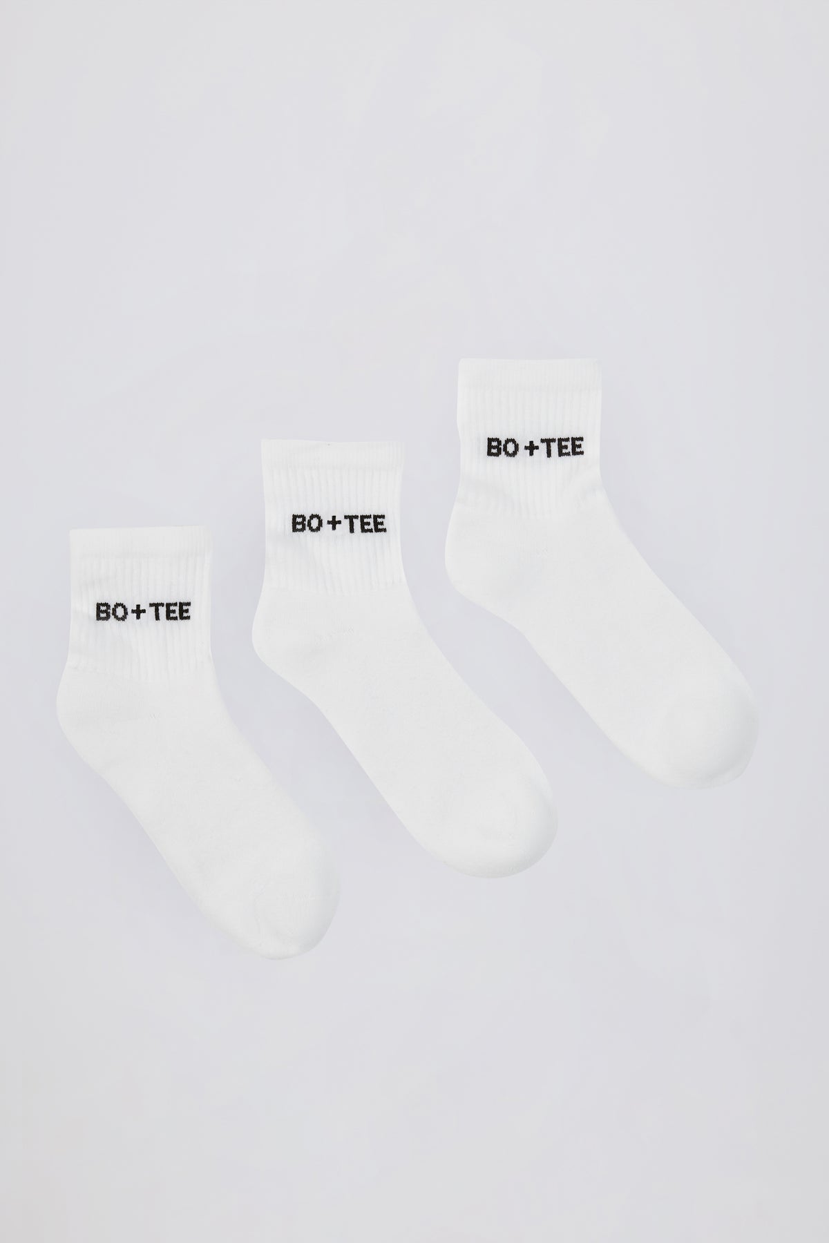 ⁣⁢Gerippte Crew-Socken-Bundle in Weiß⁤⁣ - 1