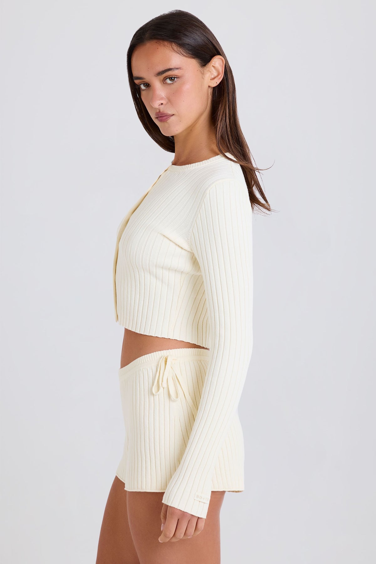 ⁣⁢Minishorts aus Rippstrick mit Bindeband in Creme⁤⁣