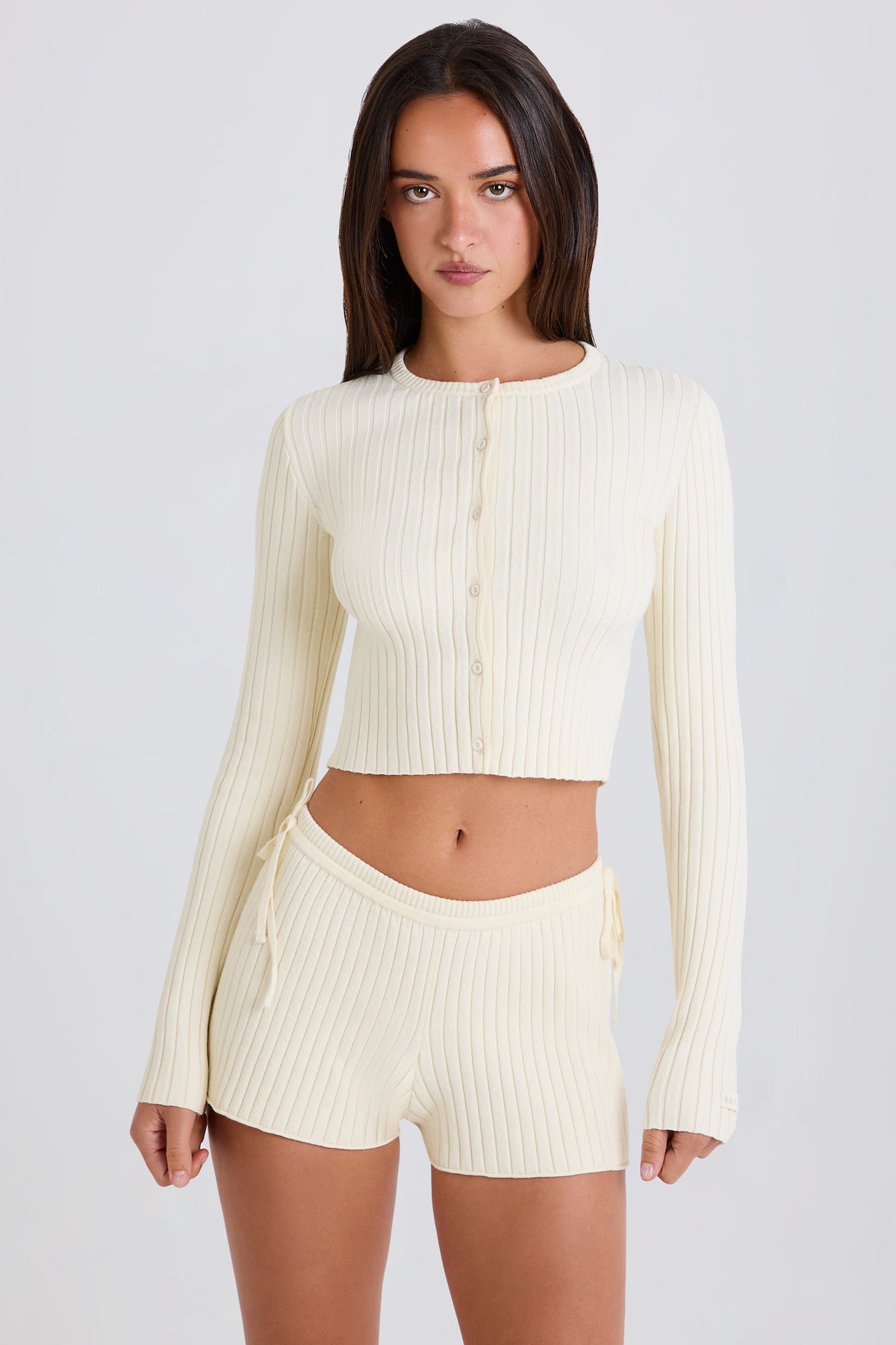 ⁣⁢Minishorts aus Rippstrick mit Bindeband in Creme⁤⁣
