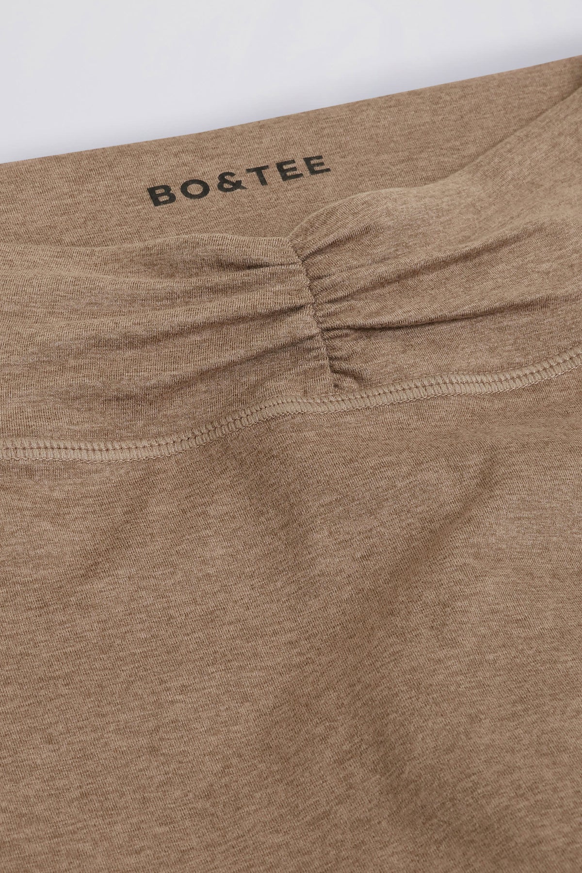 ⁣⁢Geraffte Mid-Waist-Leggings aus angerautem Jersey in Mokka meliert⁤⁣
