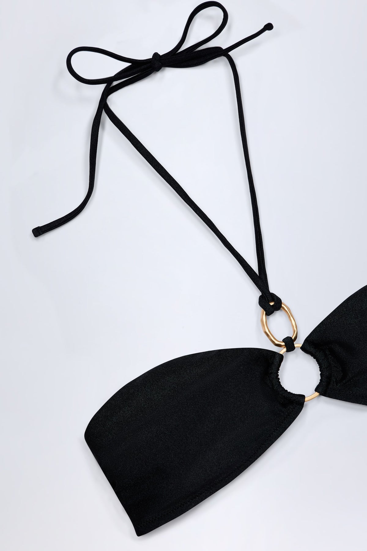 ⁣⁢Bikini-Oberteil mit Neckholder und Hardware-Detail-Raffung in Schwarz⁤⁣
