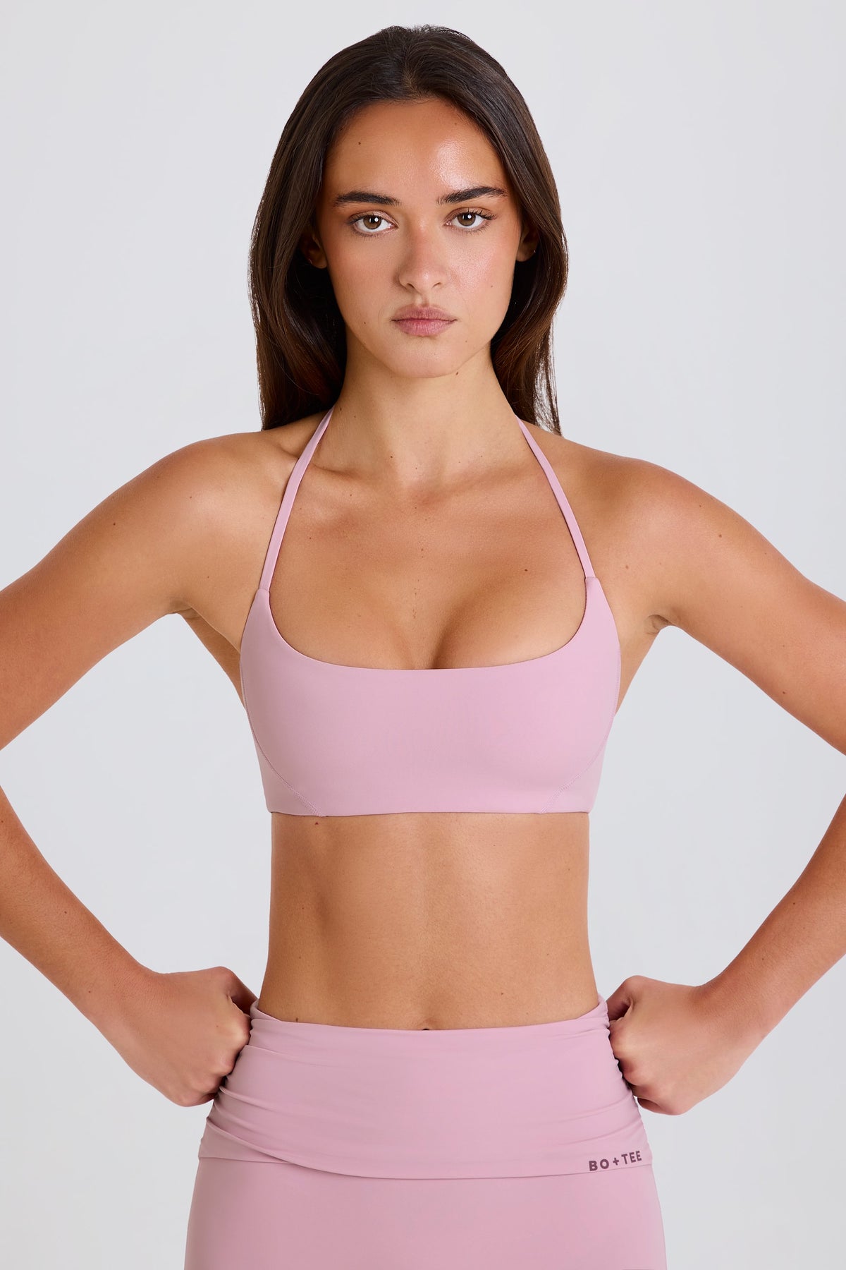 ⁣⁢Neckholder-Sport-BH mit tiefem Rundhalsausschnitt in Mauve⁤⁣