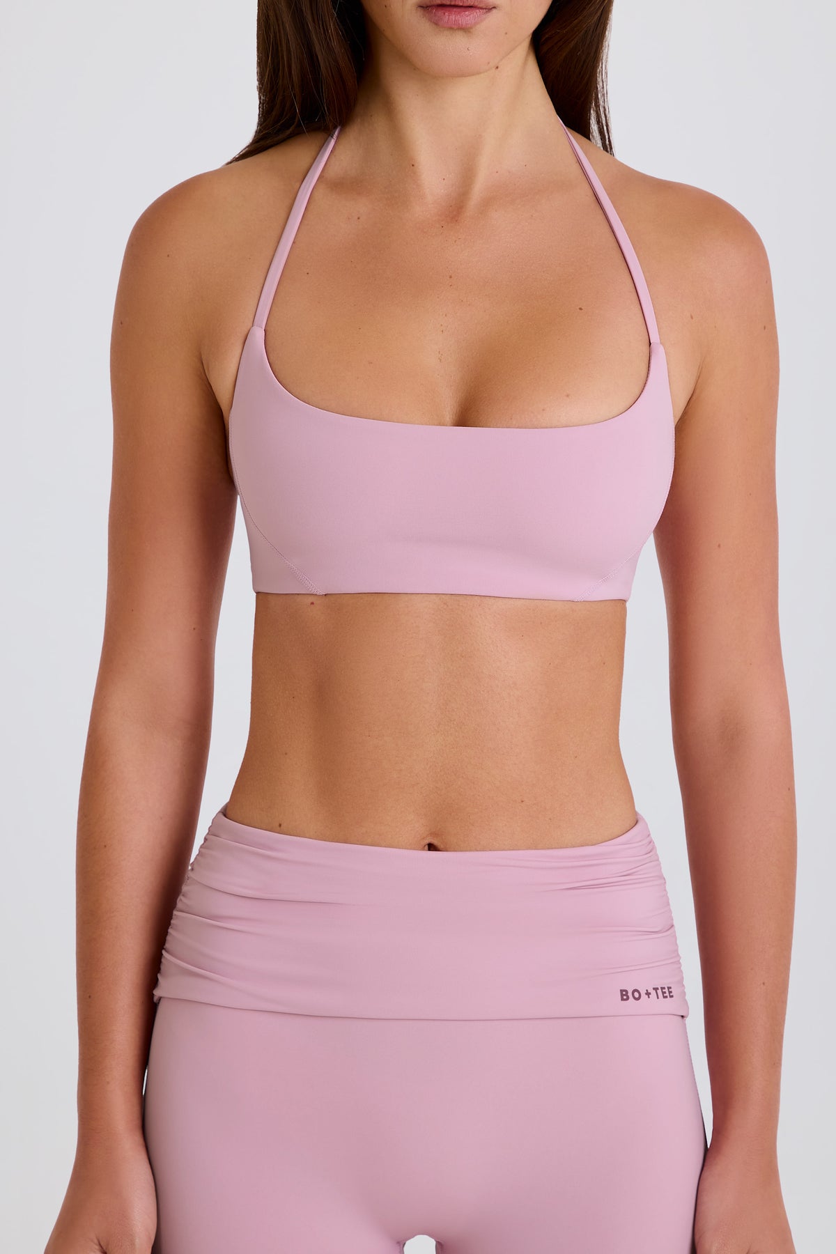 ⁣⁢Neckholder-Sport-BH mit tiefem Rundhalsausschnitt in Mauve⁤⁣