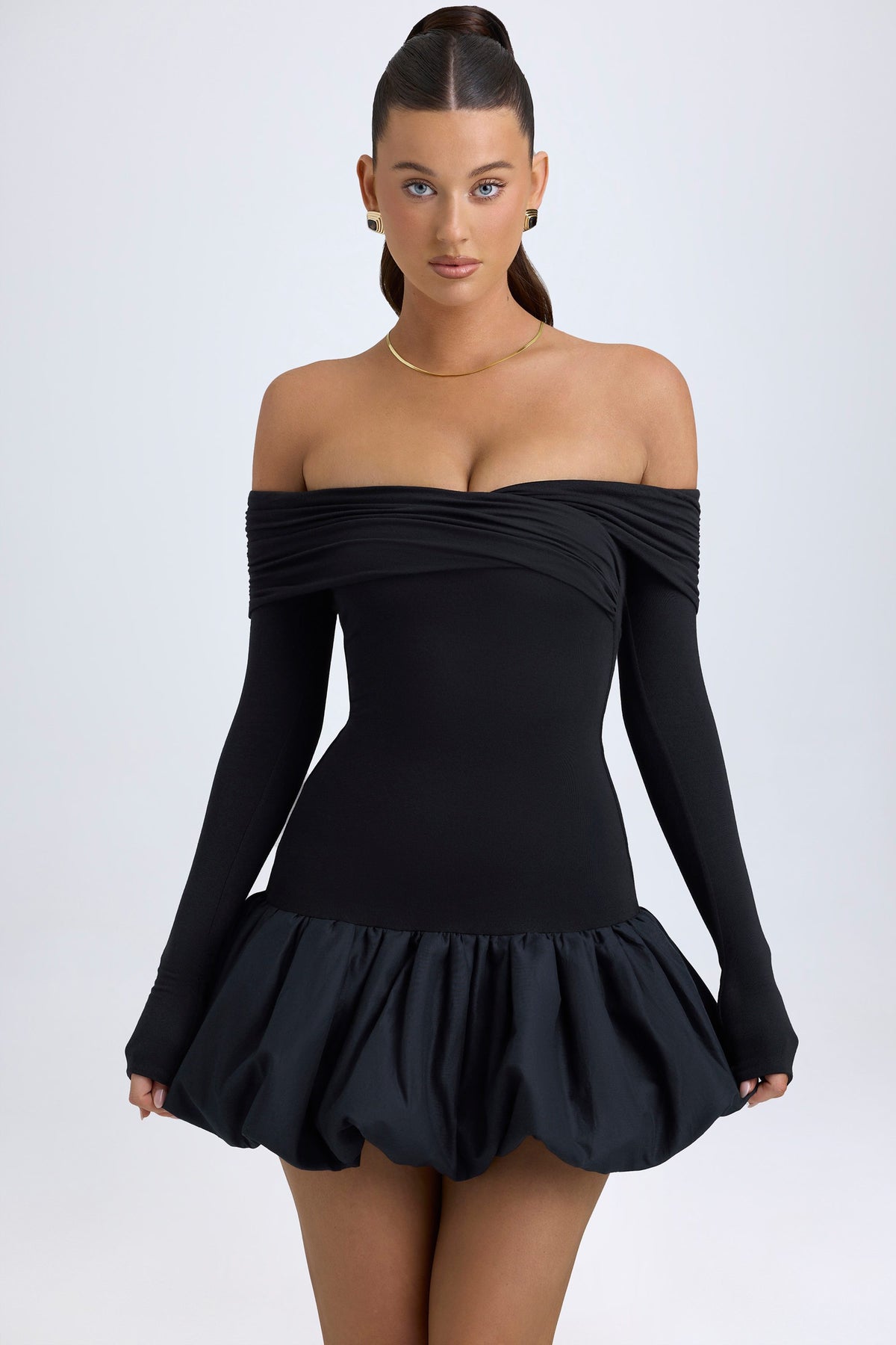 ⁣⁢Off-Shoulder-Modal-Minikleid mit Ballonsaum in Schwarz⁤⁣