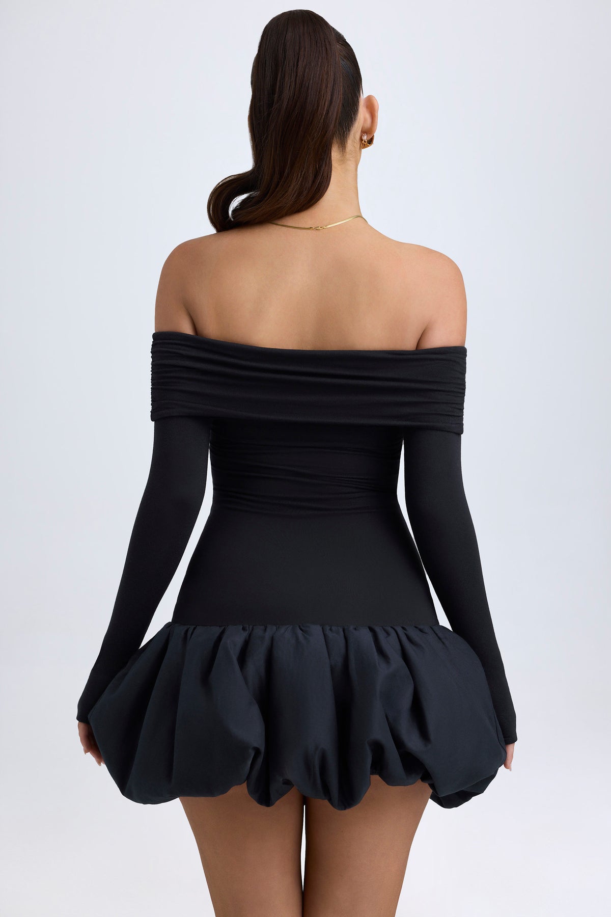 ⁣⁢Off-Shoulder-Modal-Minikleid mit Ballonsaum in Schwarz⁤⁣