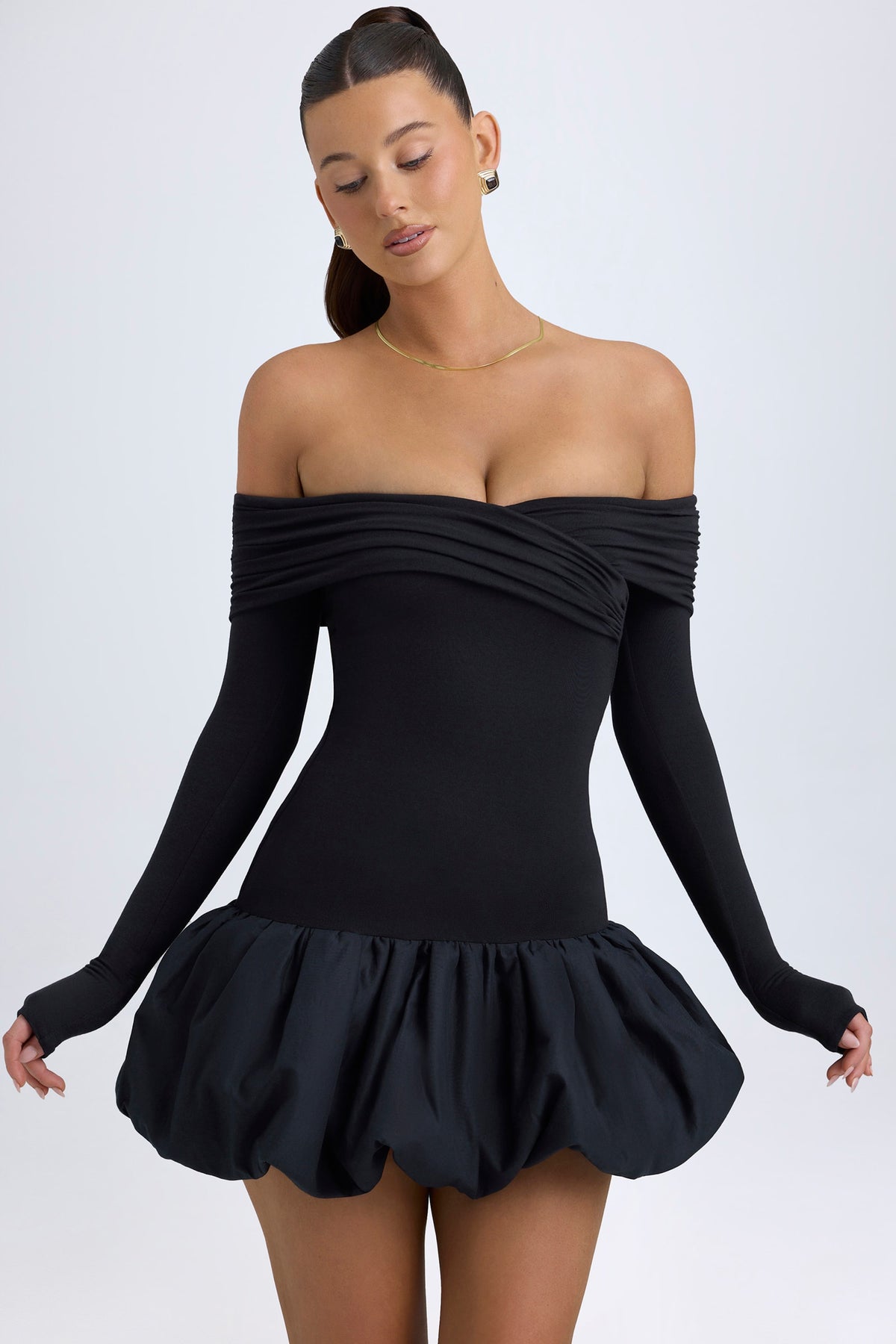 ⁣⁢Off-Shoulder-Modal-Minikleid mit Ballonsaum in Schwarz⁤⁣
