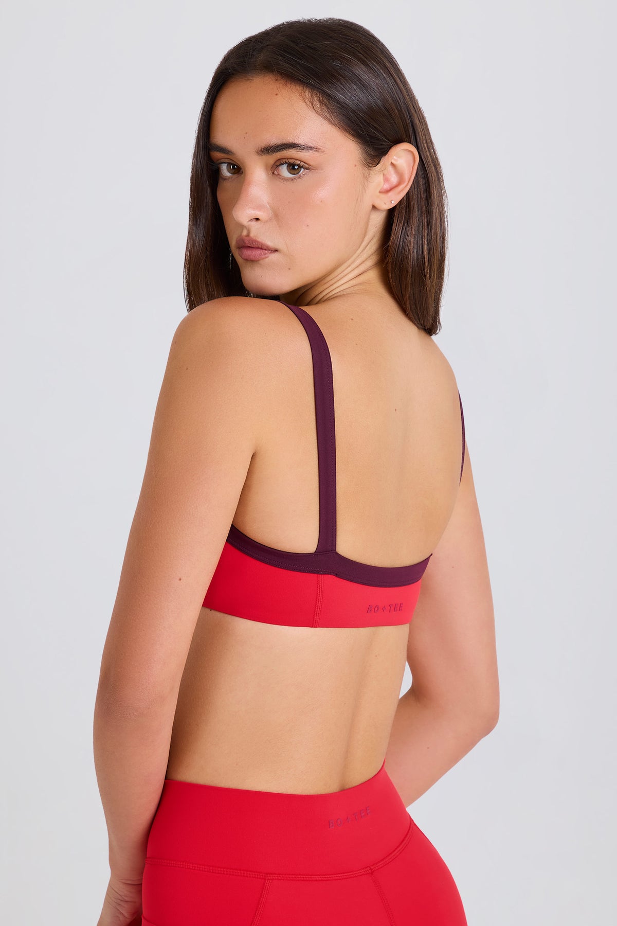⁣⁢Soft Active Sport-BH mit kontrastierendem Besatz in Erdbeerrot⁤⁣