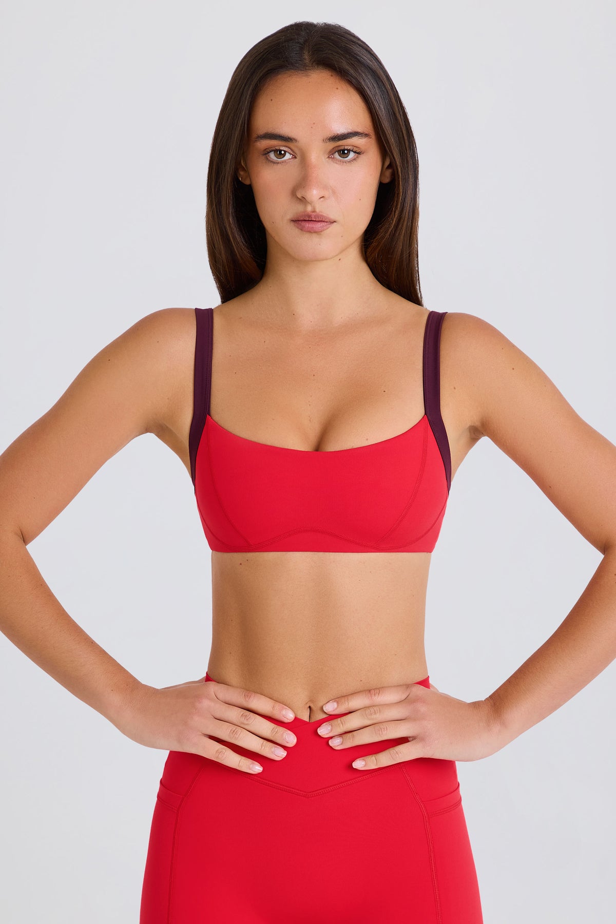 ⁣⁢Soft Active Sport-BH mit kontrastierendem Besatz in Erdbeerrot⁤⁣