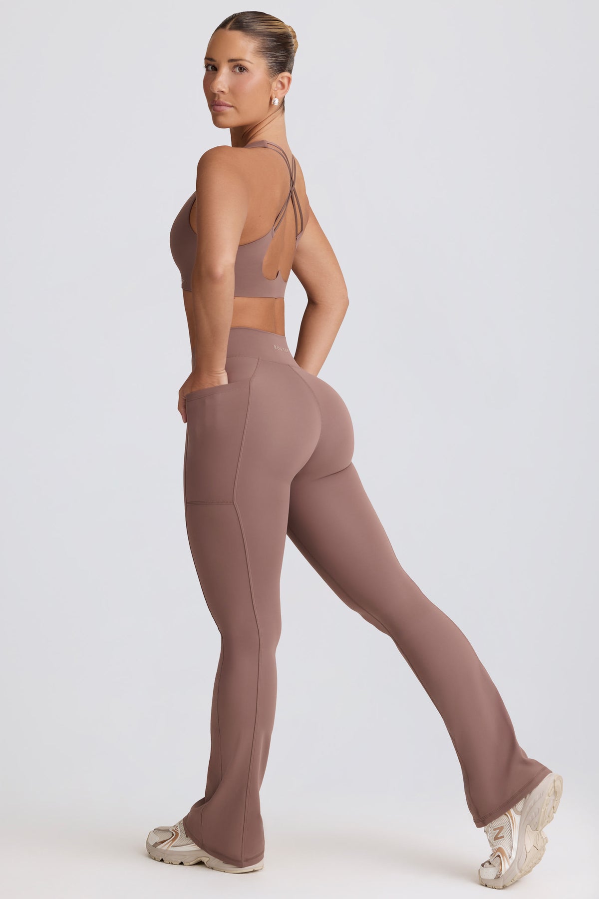 ⁣⁢Weiche aktive V-T-Taschen-Taschen-Leggings in Mokka⁤⁣ - 1