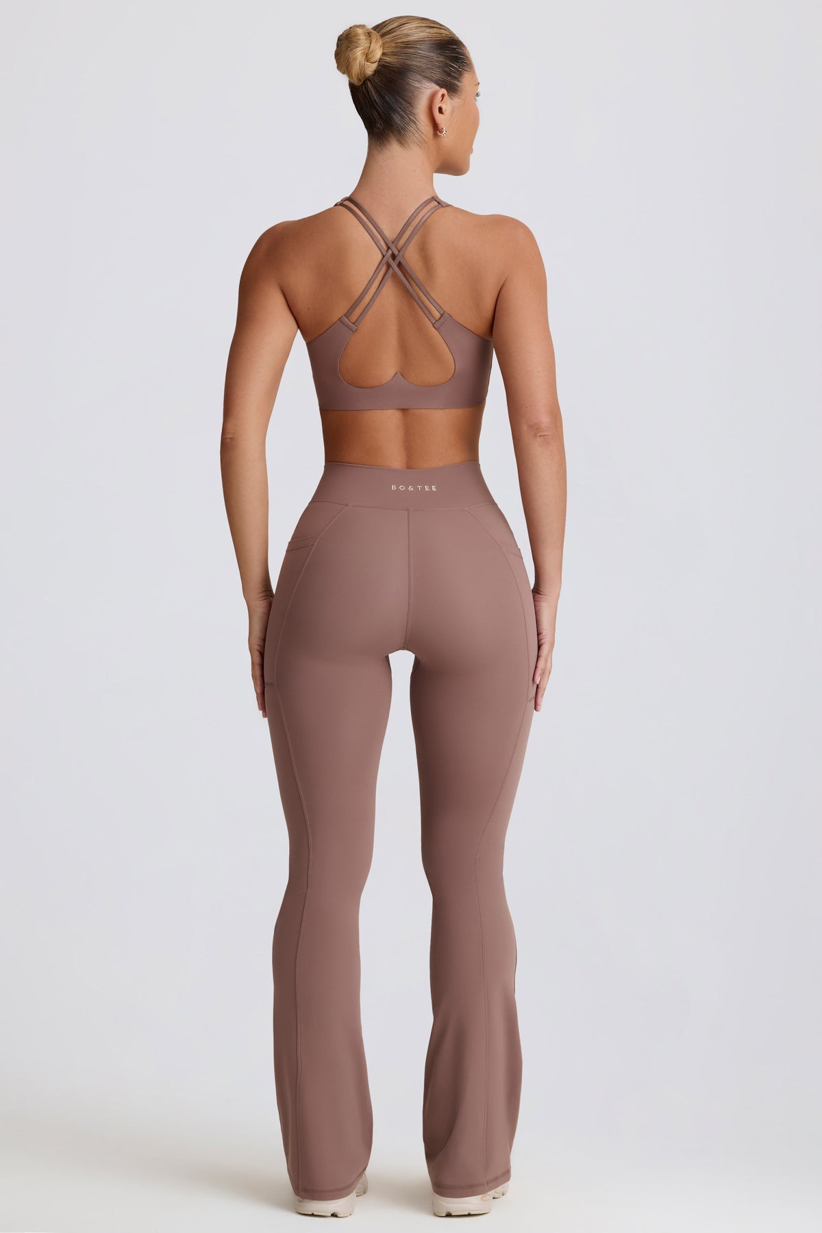 ⁣⁢Weiche aktive V-T-Taschen-Taschen-Leggings in Mokka⁤⁣ - 2