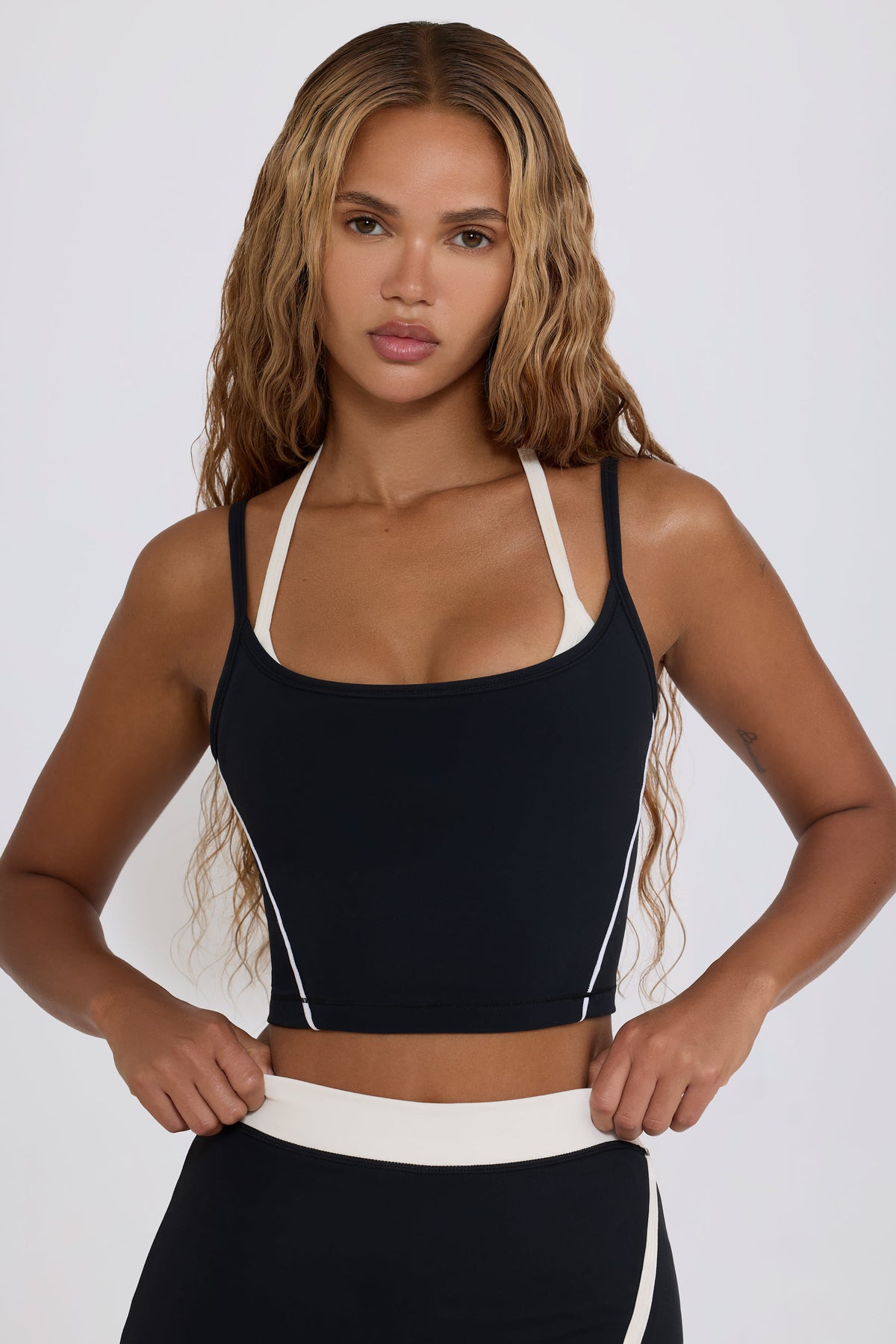 ⁣⁢Soft Active Layered Cropped Tanktop in Black⁤⁣ - 1