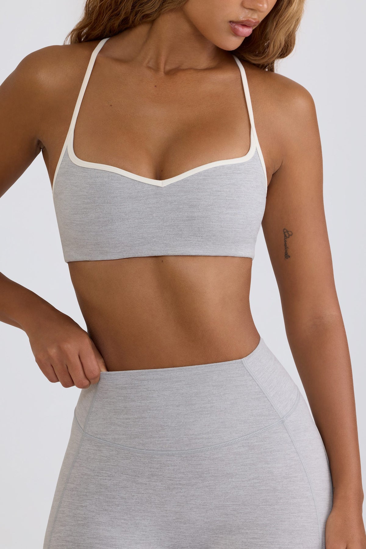 ⁣⁢Soft Active Herzausschnitt-Sport-BH in Grau meliert⁤⁣