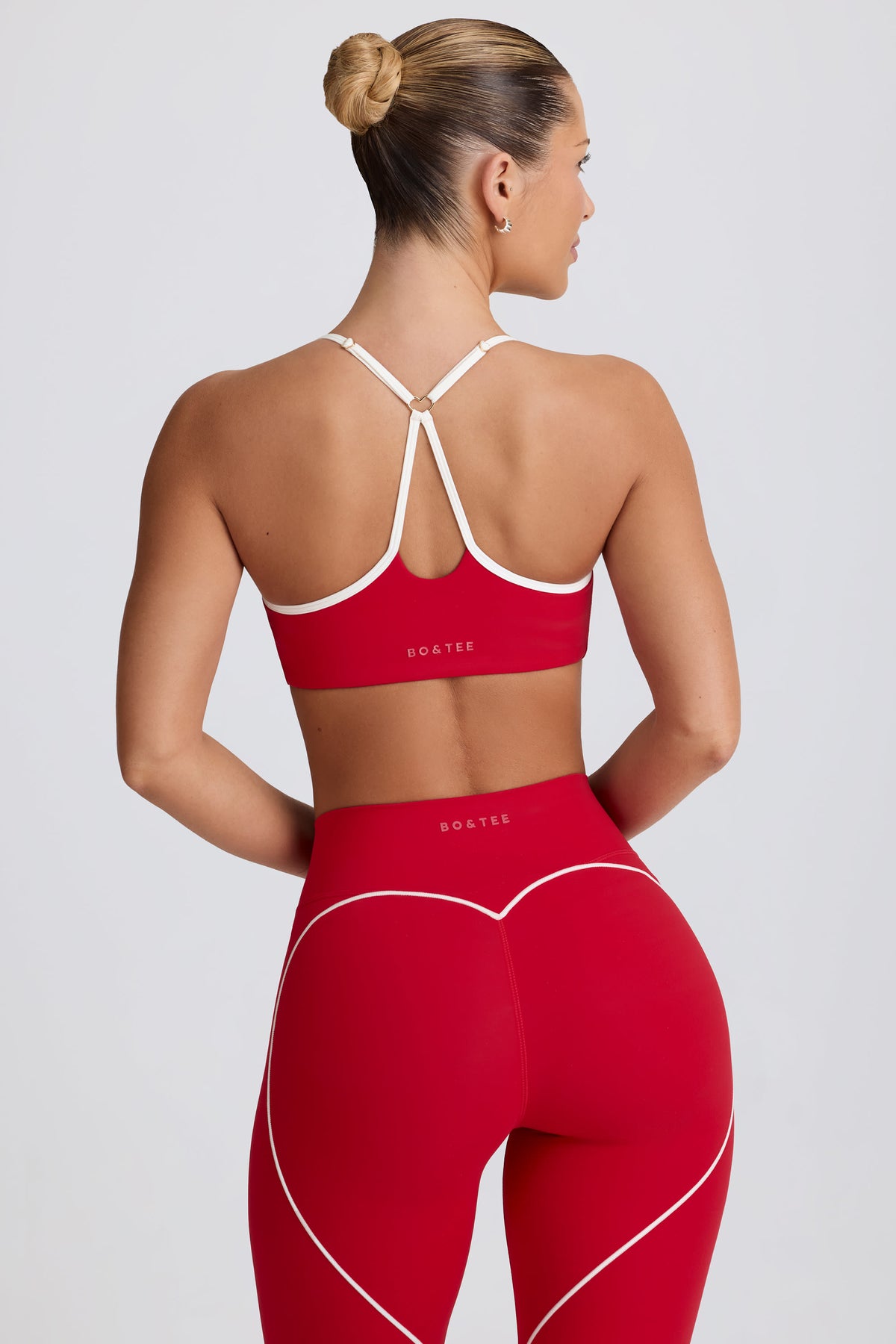 ⁣⁢Soft Active Sports Bra mit Herzausschnitt in Hot Red⁤⁣ - 2