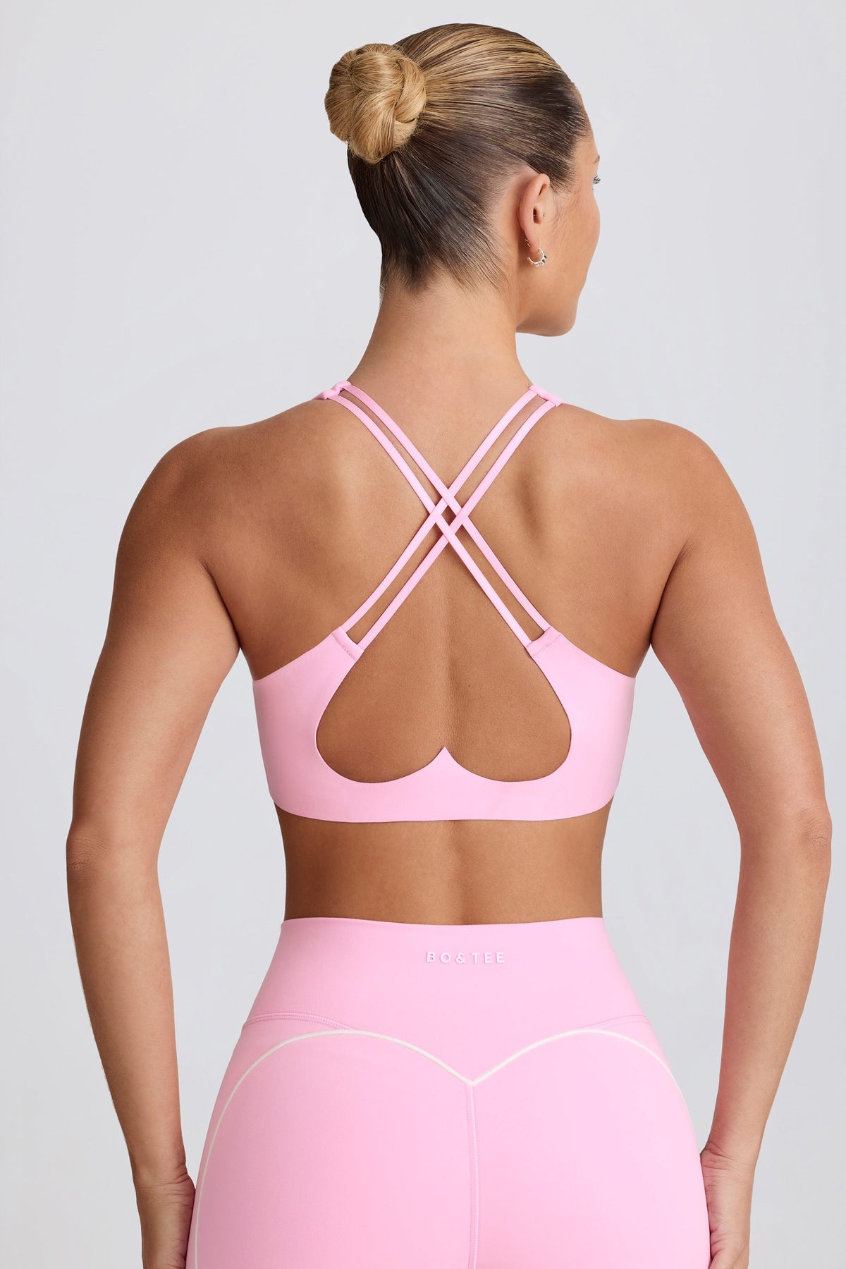 ⁣⁢Soft Active V-Ausschnitt Sport-BH in Baby Pink⁤⁣ - 1