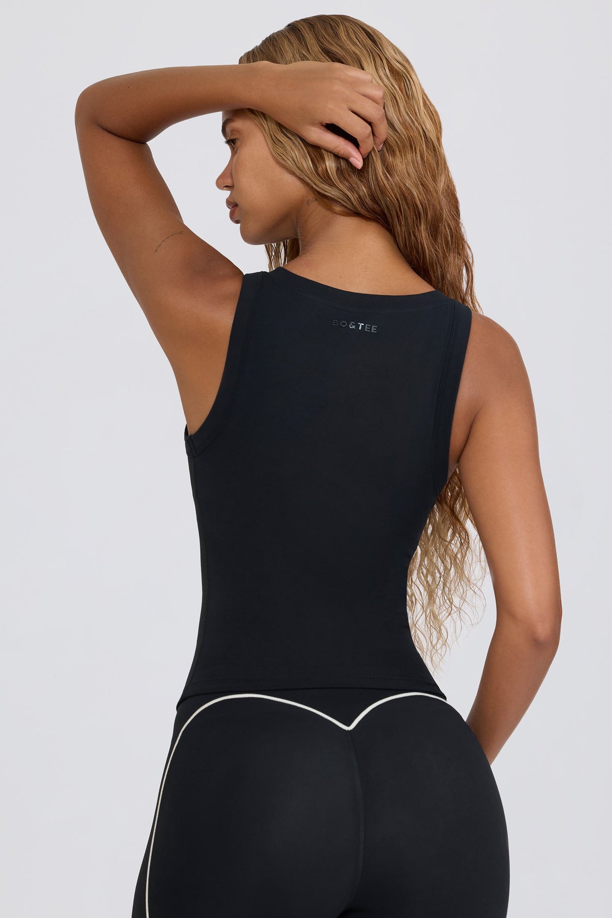 ⁣⁢Soft Active V-Ausschnitt Tanktop in Black⁤⁣ - 2