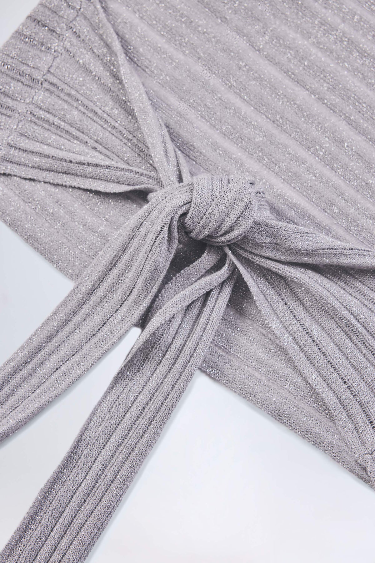 ⁣⁢Plunge Halterneck Crop Top in Silber⁤⁣