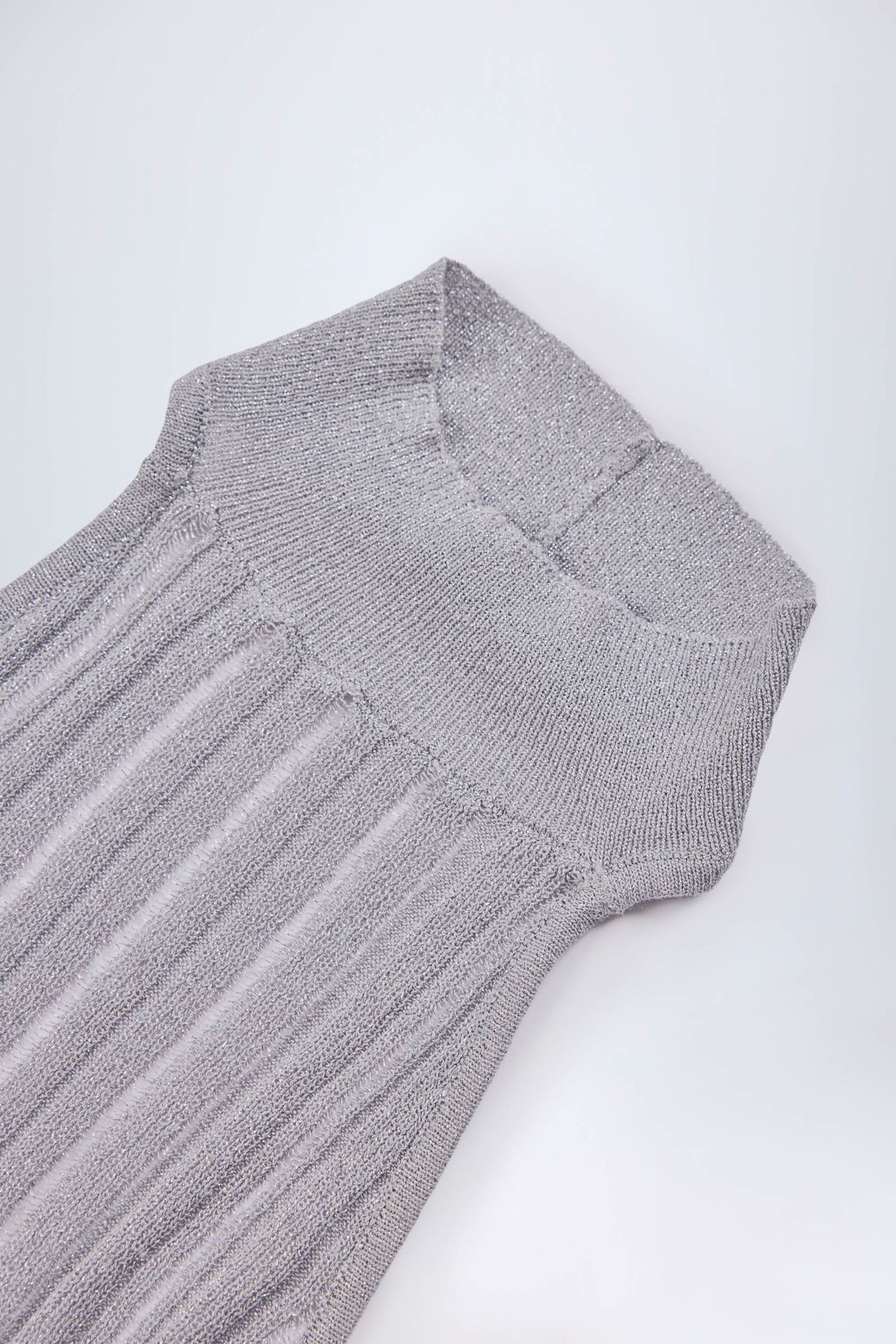 ⁣⁢Rückenfreies Neckholder-Maxikleid in Silber⁤⁣