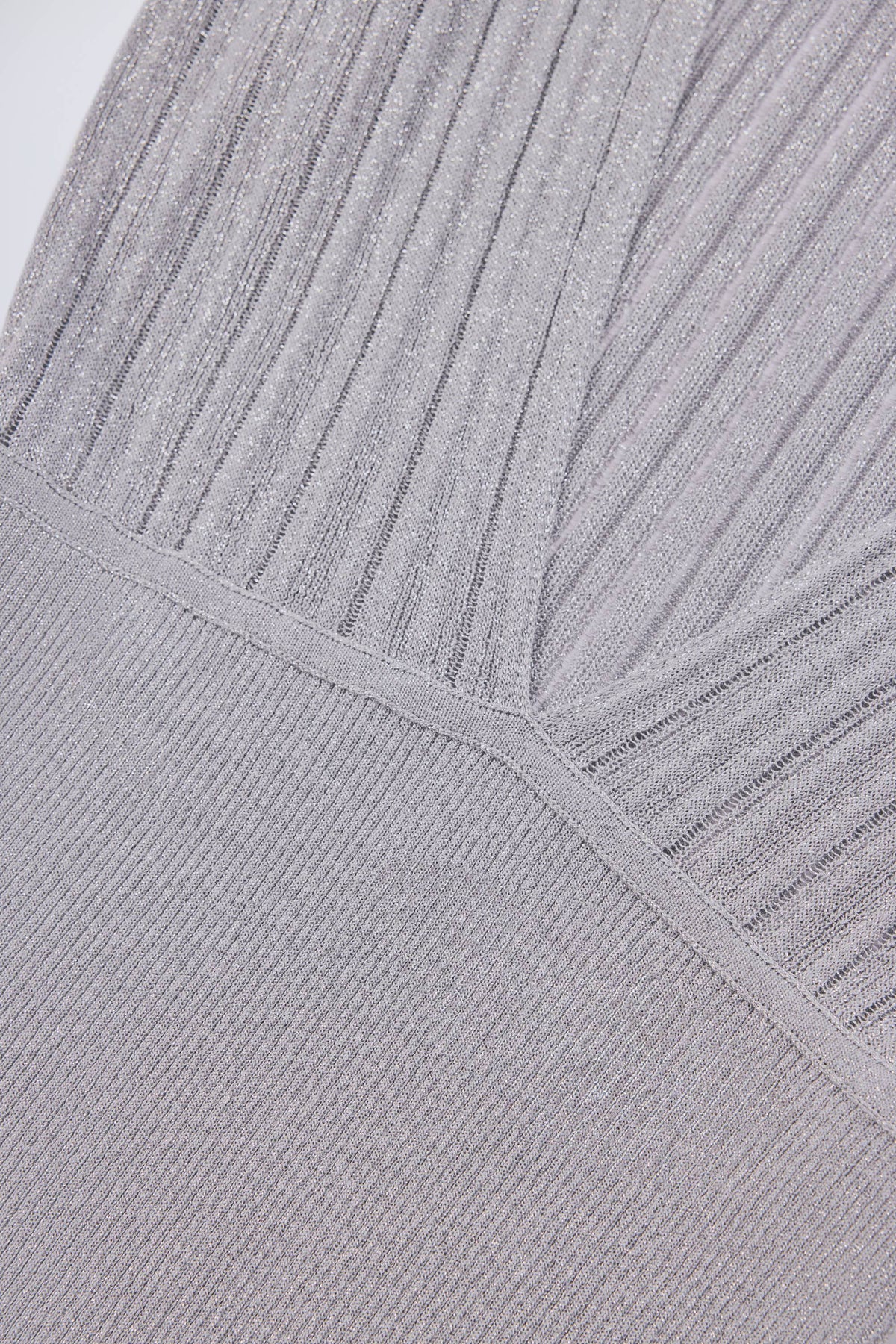 ⁣⁢Rückenfreies Neckholder-Maxikleid in Silber⁤⁣