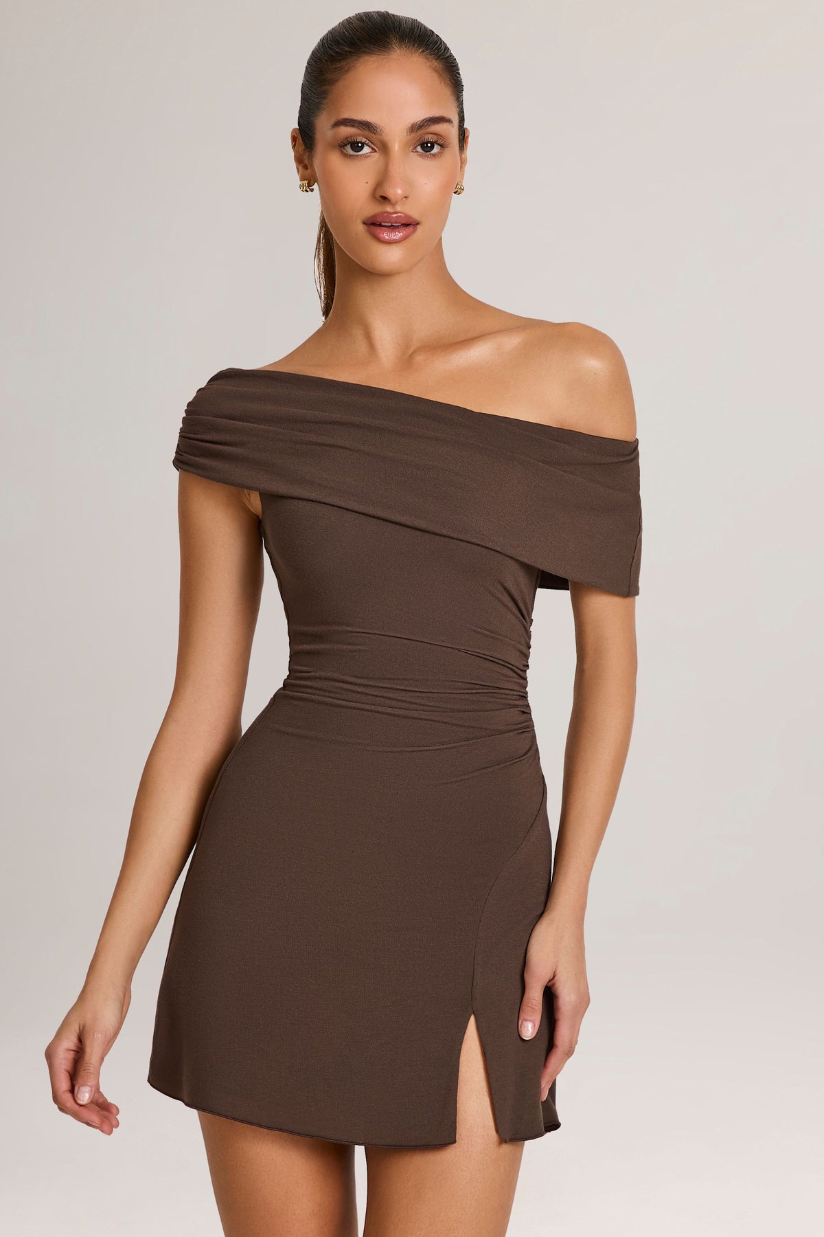 ⁣⁢Asymmetrisches Modal-A-Linien-Minikleid in Schokoladenbraun⁤⁣