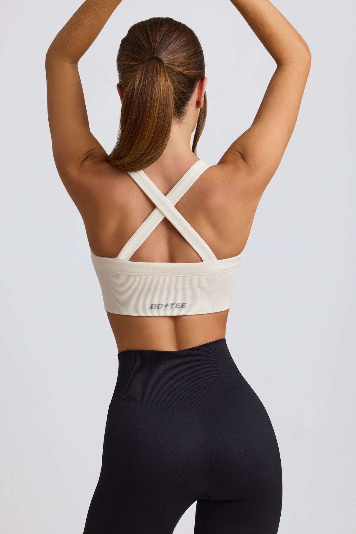 ⁣⁢Super Sculpt Nahtloser Cross-Back Sport-BH in Weiß⁤⁣