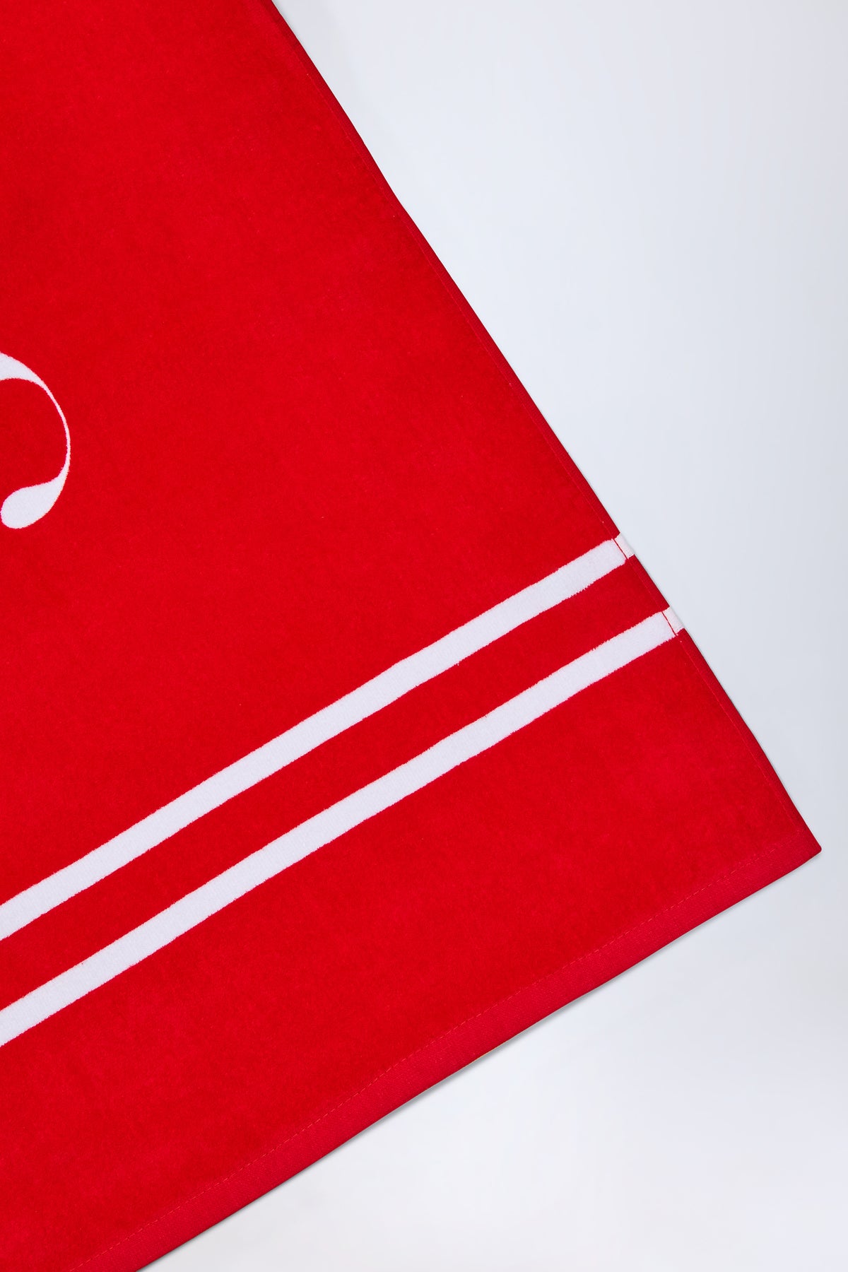 ⁣⁢Logo Strandtuch in Fiery Red⁤⁣ - 2