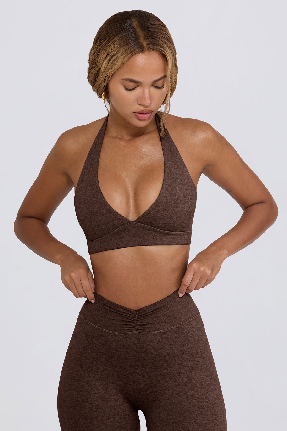 ⁣⁢Angerauter Jersey Sport-BH mit V-Ausschnitt in Pecan Marl⁤⁣ - 1