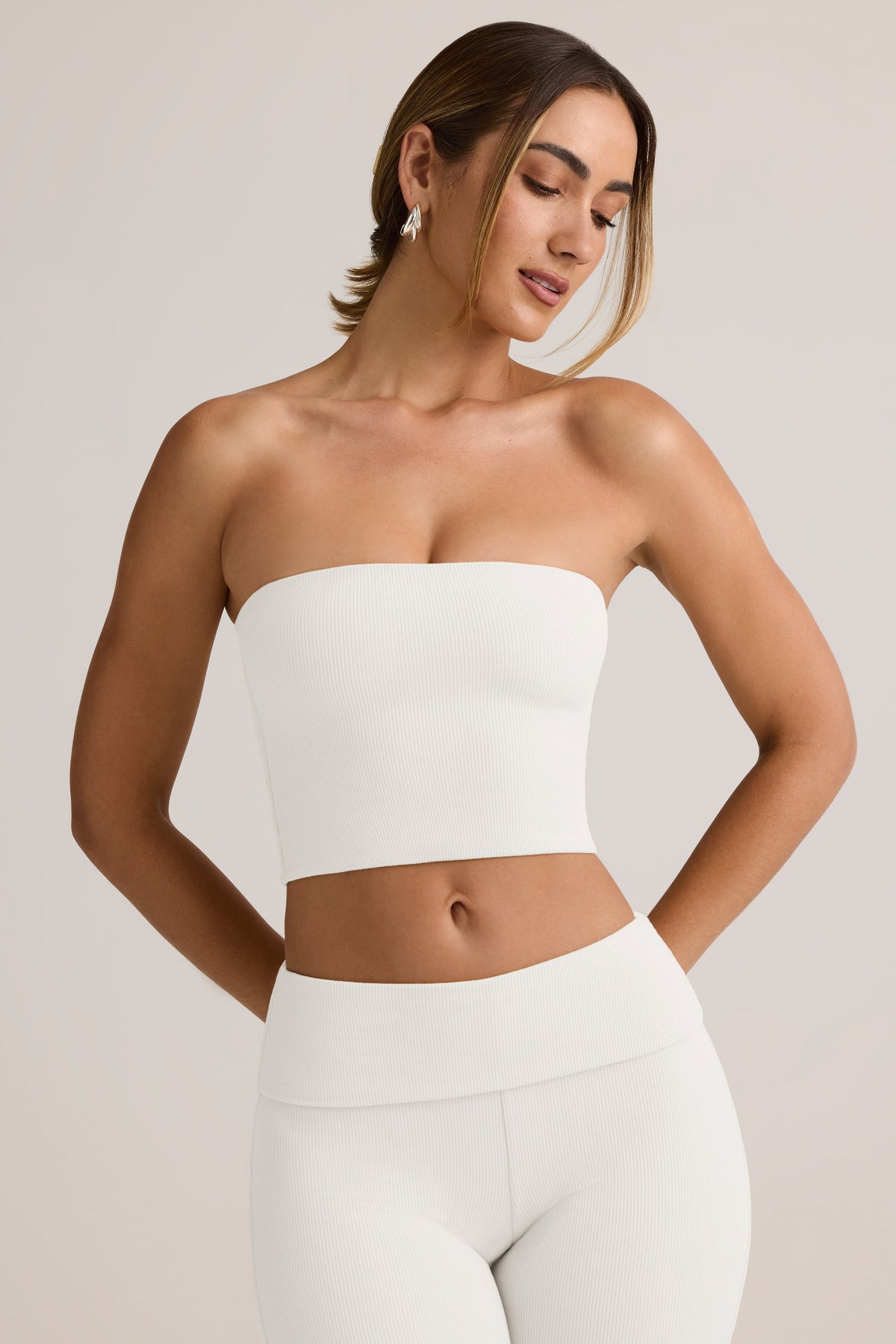 ⁣⁢Trägerloses Modal-Crop-Top in Weiß⁤⁣