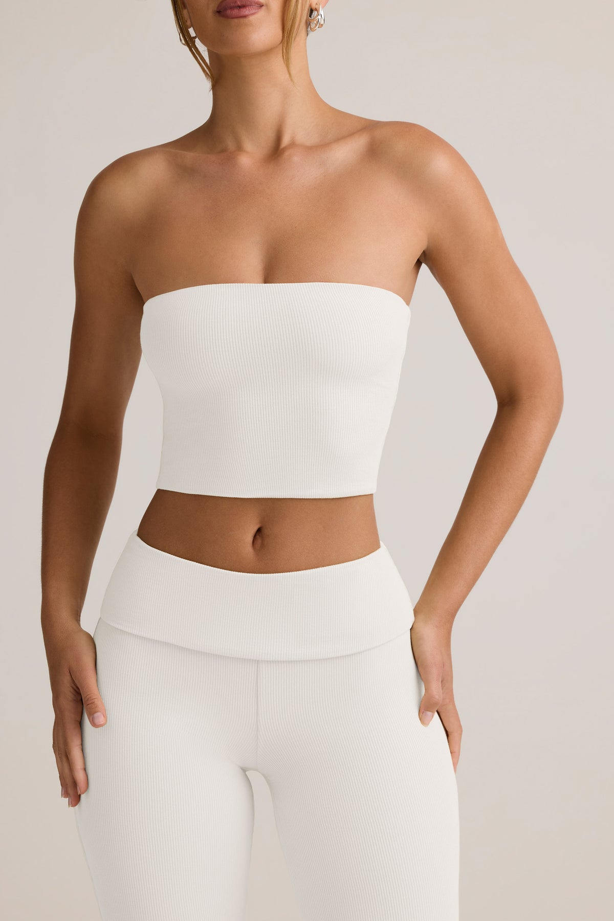 ⁣⁢Trägerloses Modal-Crop-Top in Weiß⁤⁣