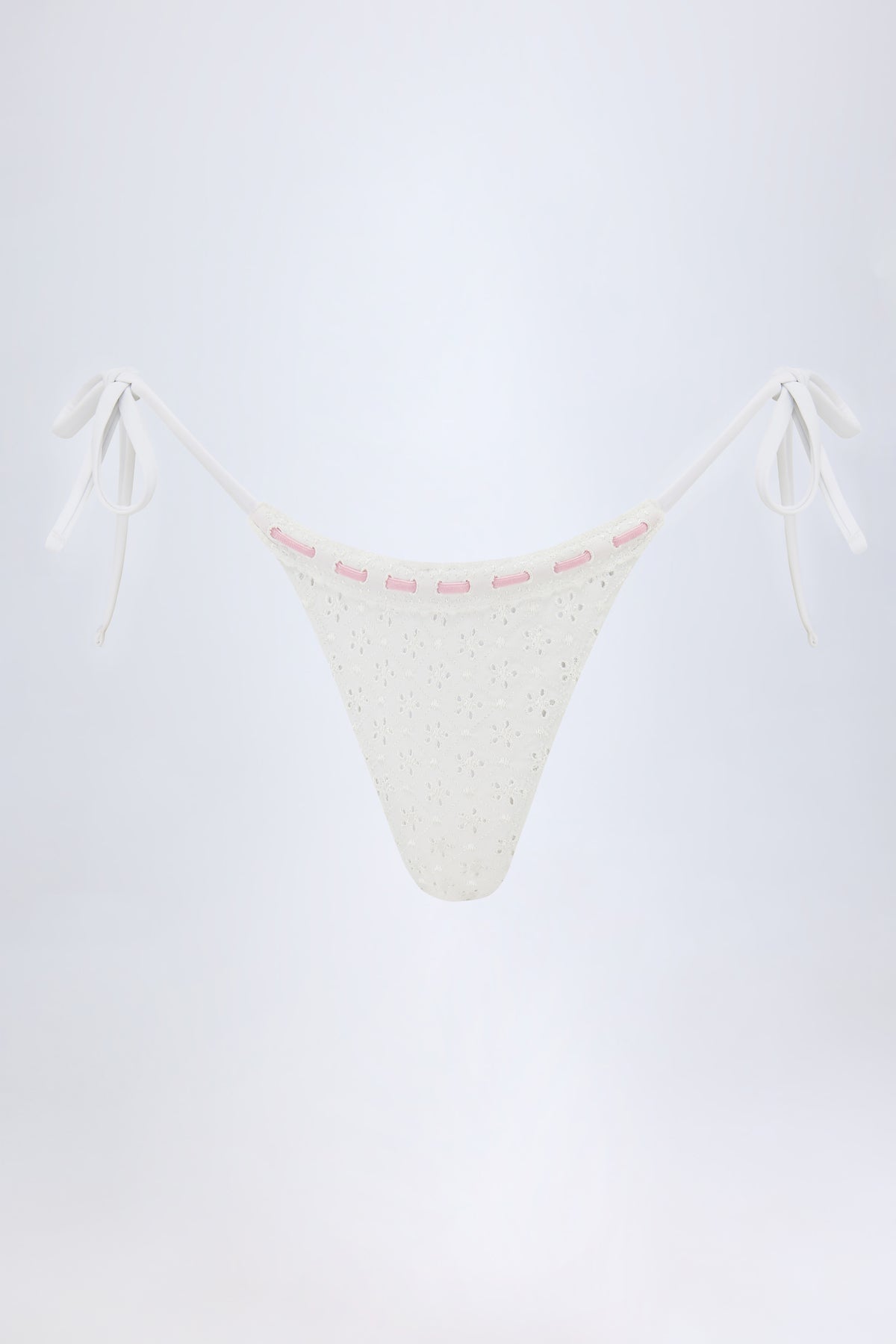 ⁣⁢Broderie Anglaise Tanga-Bikinihose mit seitlichen Bindebändern in Weiß⁤⁣ - 2