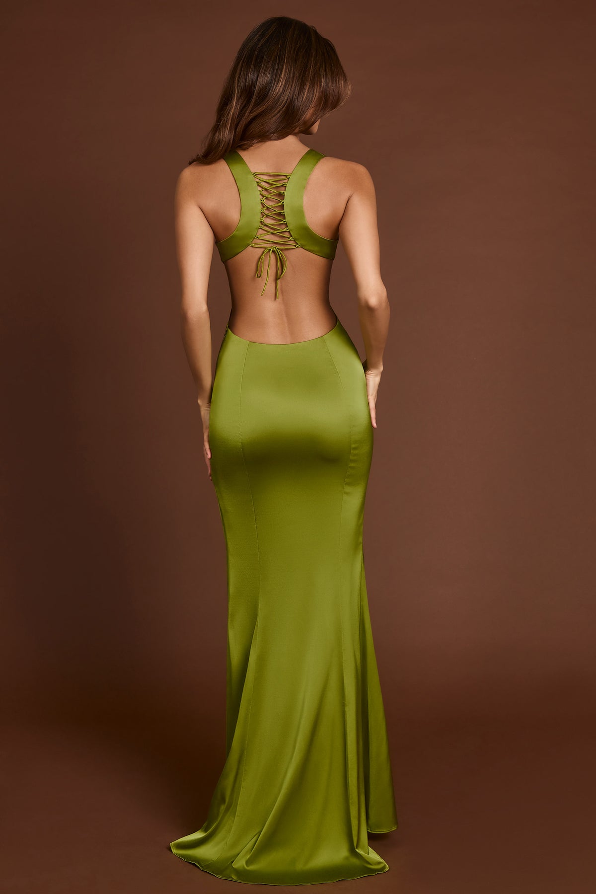 ⁣⁢Maxikleid mit U-Ausschnitt und Schnürung am Rücken in Olivgrün⁤⁣