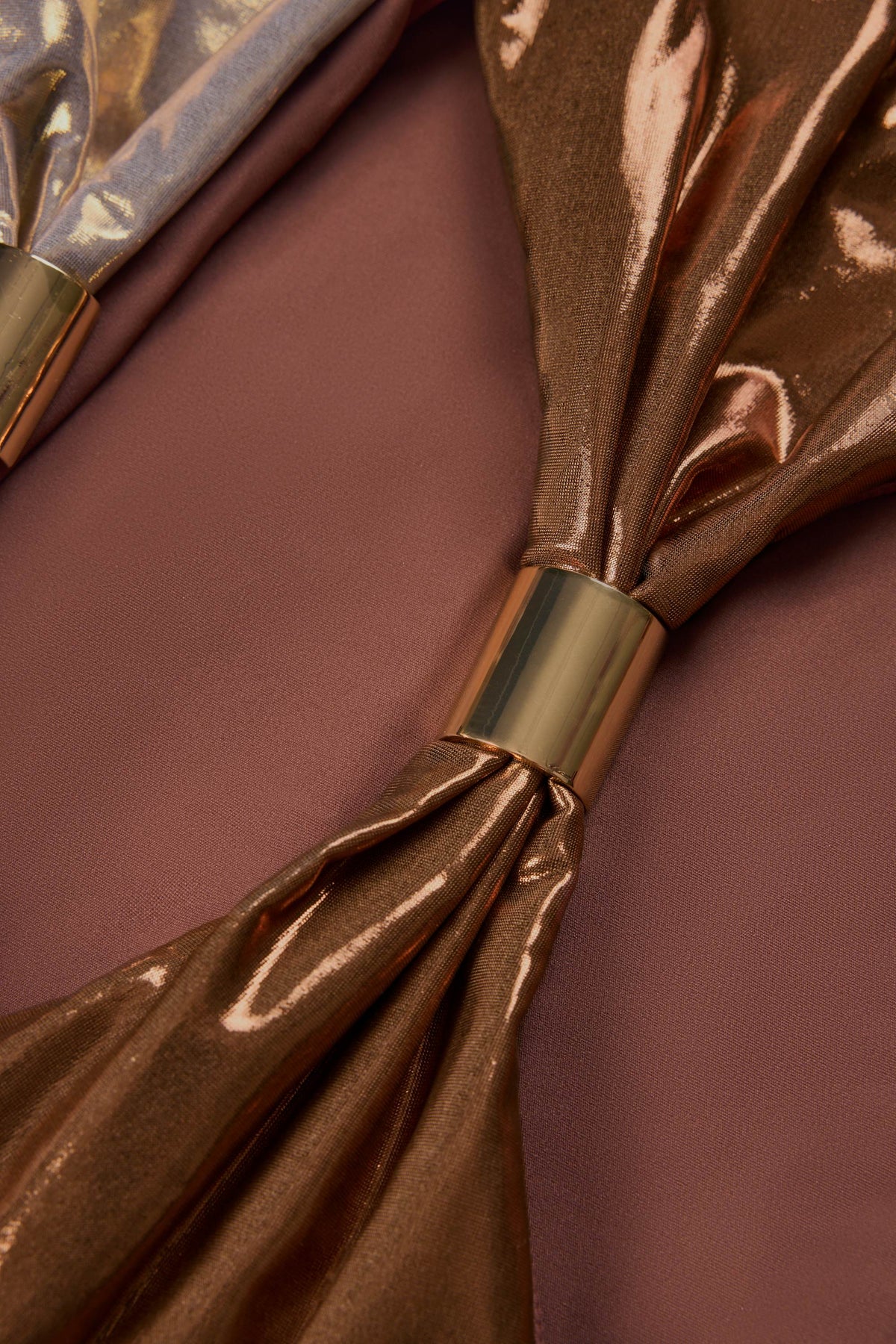 ⁣⁢Cut-out-Badeanzug mit Panel-Details in Bronzegold⁤⁣