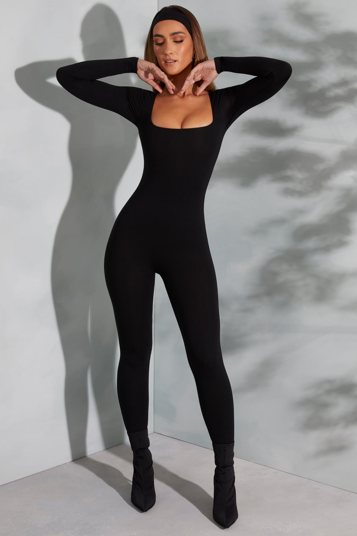 ⁣⁢Langarm-Jumpsuit mit Karree-Ausschnitt in Schwarz⁤⁣