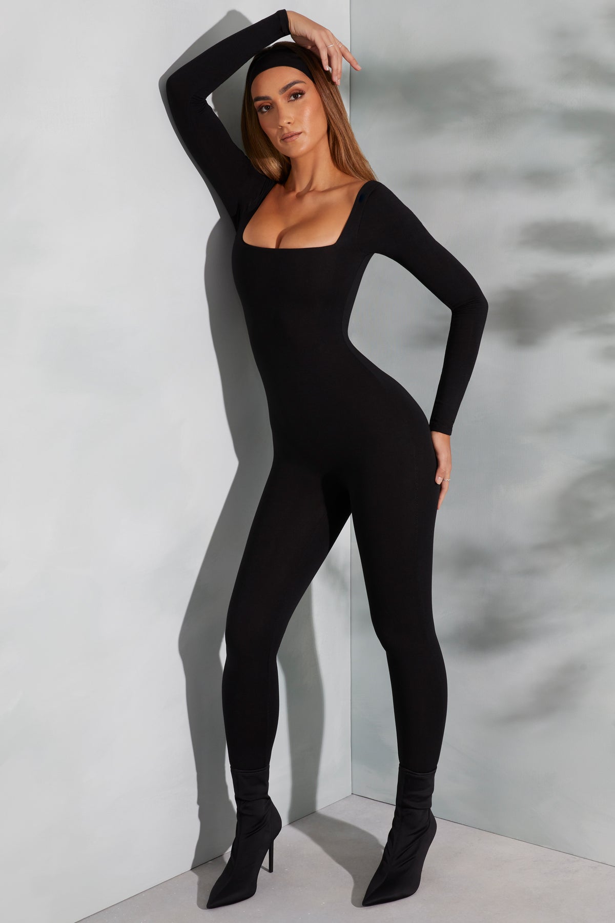 ⁣⁢Langarm-Jumpsuit mit Karree-Ausschnitt in Schwarz⁤⁣