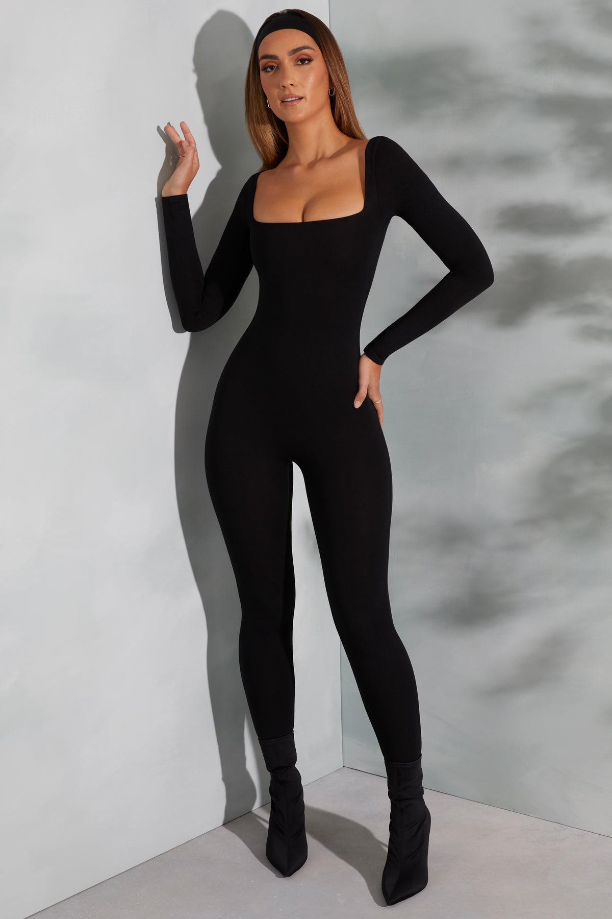 ⁣⁢Langarm-Jumpsuit mit Karree-Ausschnitt in Schwarz⁤⁣