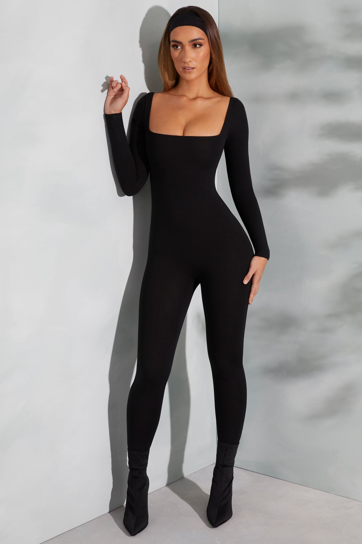 ⁣⁢Langarm-Jumpsuit mit Karree-Ausschnitt in Schwarz⁤⁣