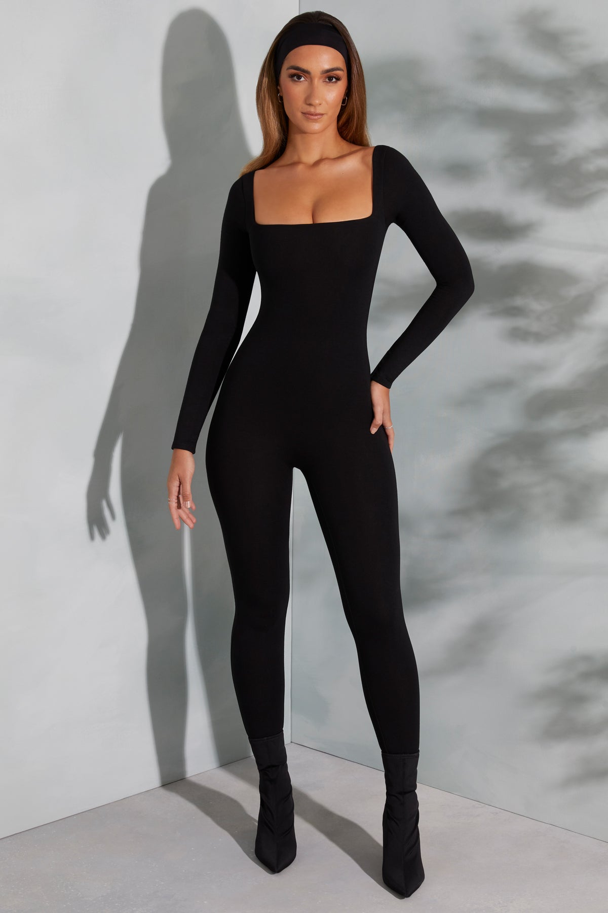 ⁣⁢Langarm-Jumpsuit mit Karree-Ausschnitt in Schwarz⁤⁣
