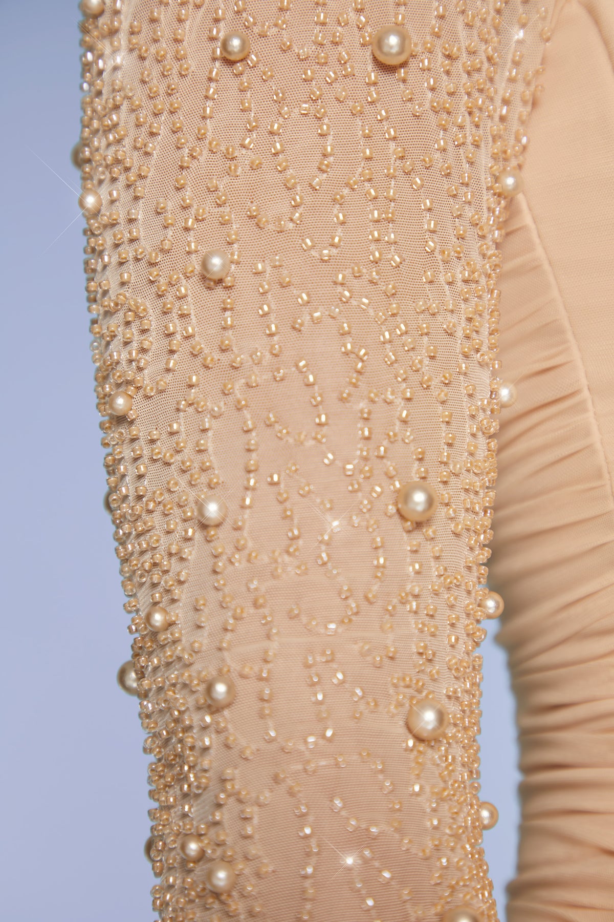 ⁣⁢Verziertes Langarm-Minikleid in Sand⁤⁣